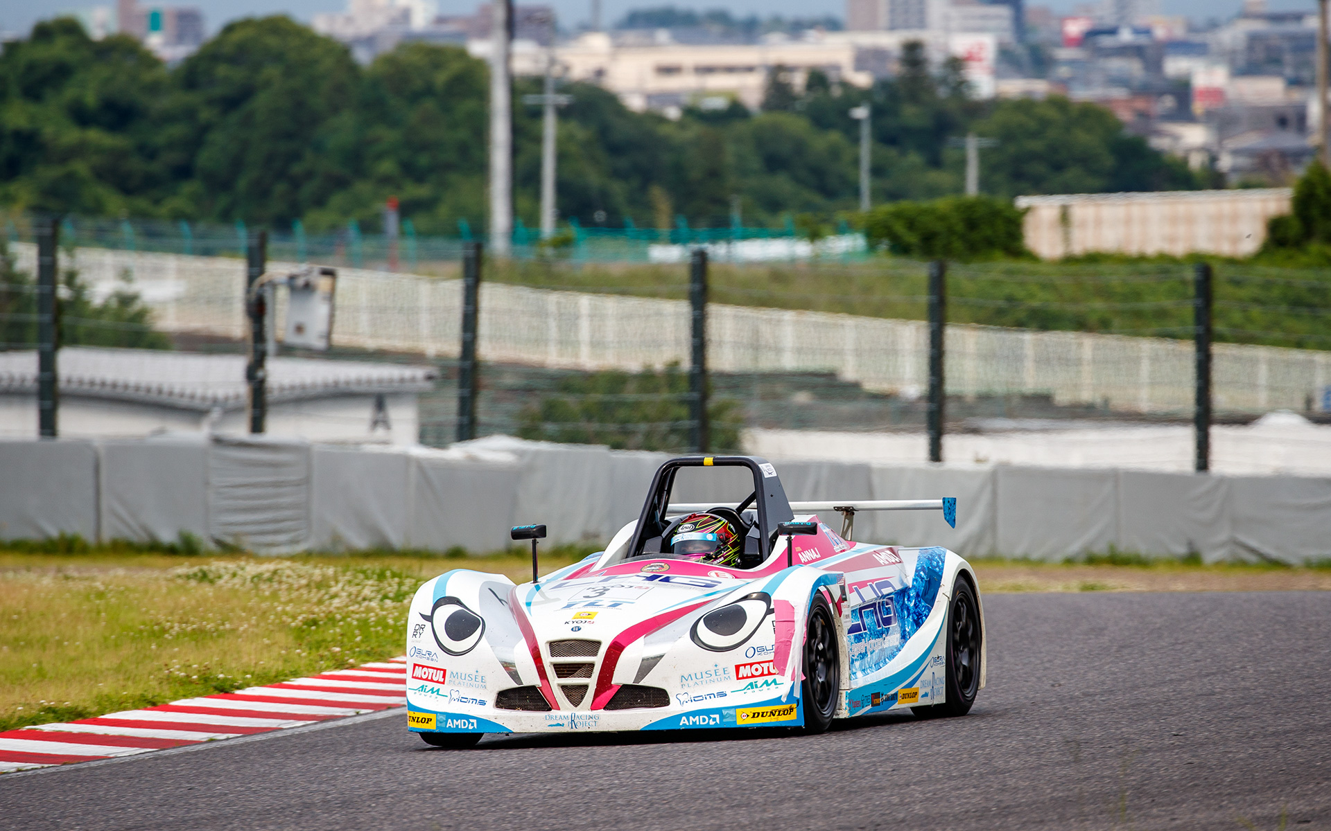 VITAのトップチェッカーは#3 LHG Racing MIXの猪爪杏奈選手/岡本大地選手組