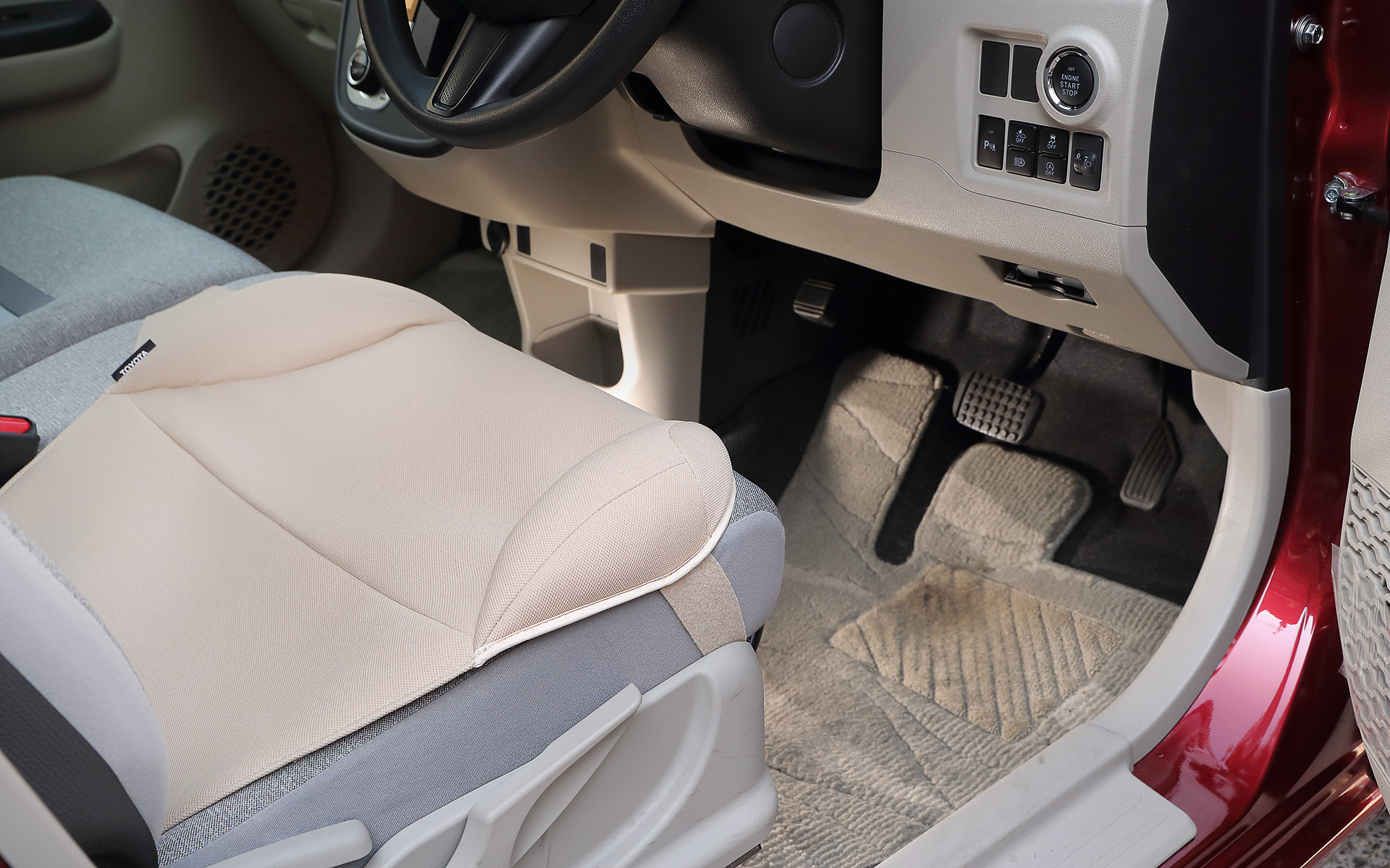 7月1日に追加されたベンチシートに対応する「安心ドライブサポートクッション」（4510円）。パッソ、ピクシスジョイ、ピクシスメガ、ピクシススペースなどに対応する