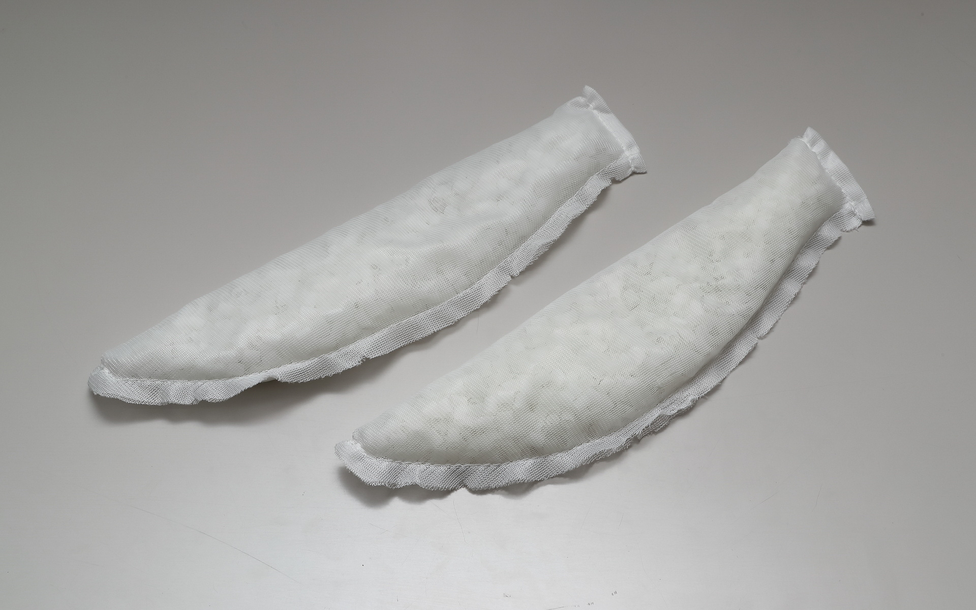 安心ドライブサポートクッションでは2個/片側のクッションバッグが標準装備され、さらに調整・交換用として2個付属。好みに応じてクッションバッグを増やしたり減らしたりできる