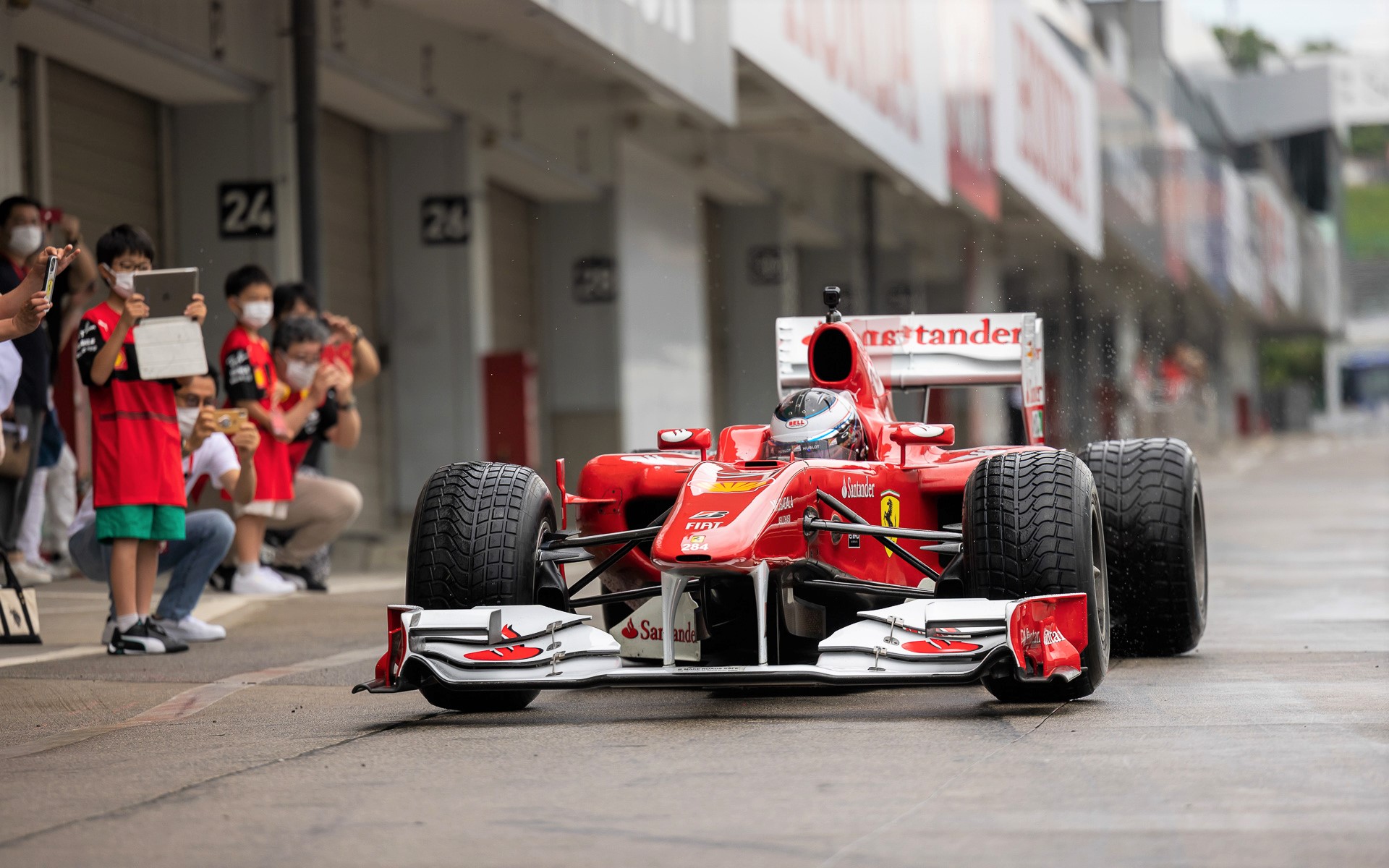 実際にレースに参戦していたフェラーリのF1マシンも走行した