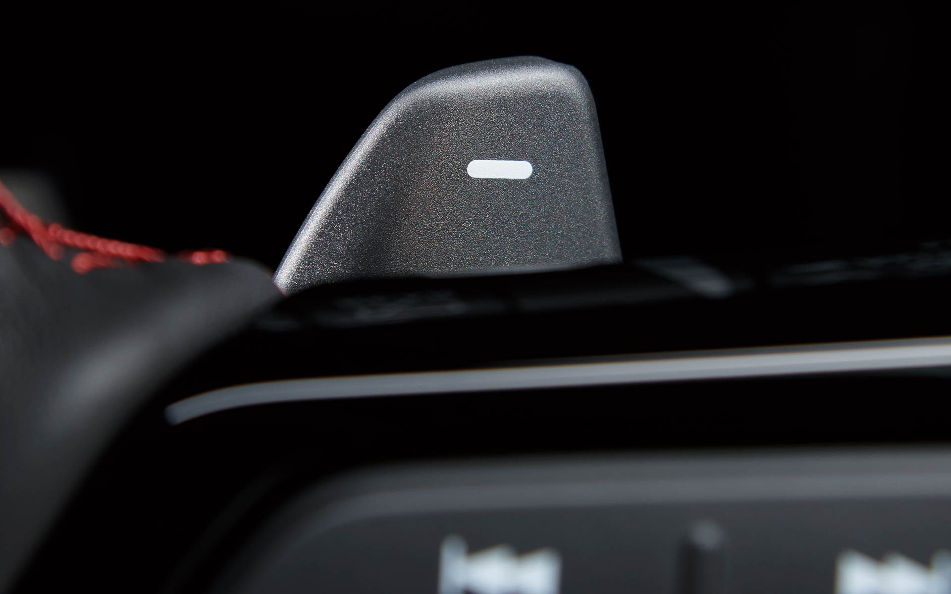 ステアリング裏に減速セレクターを設定