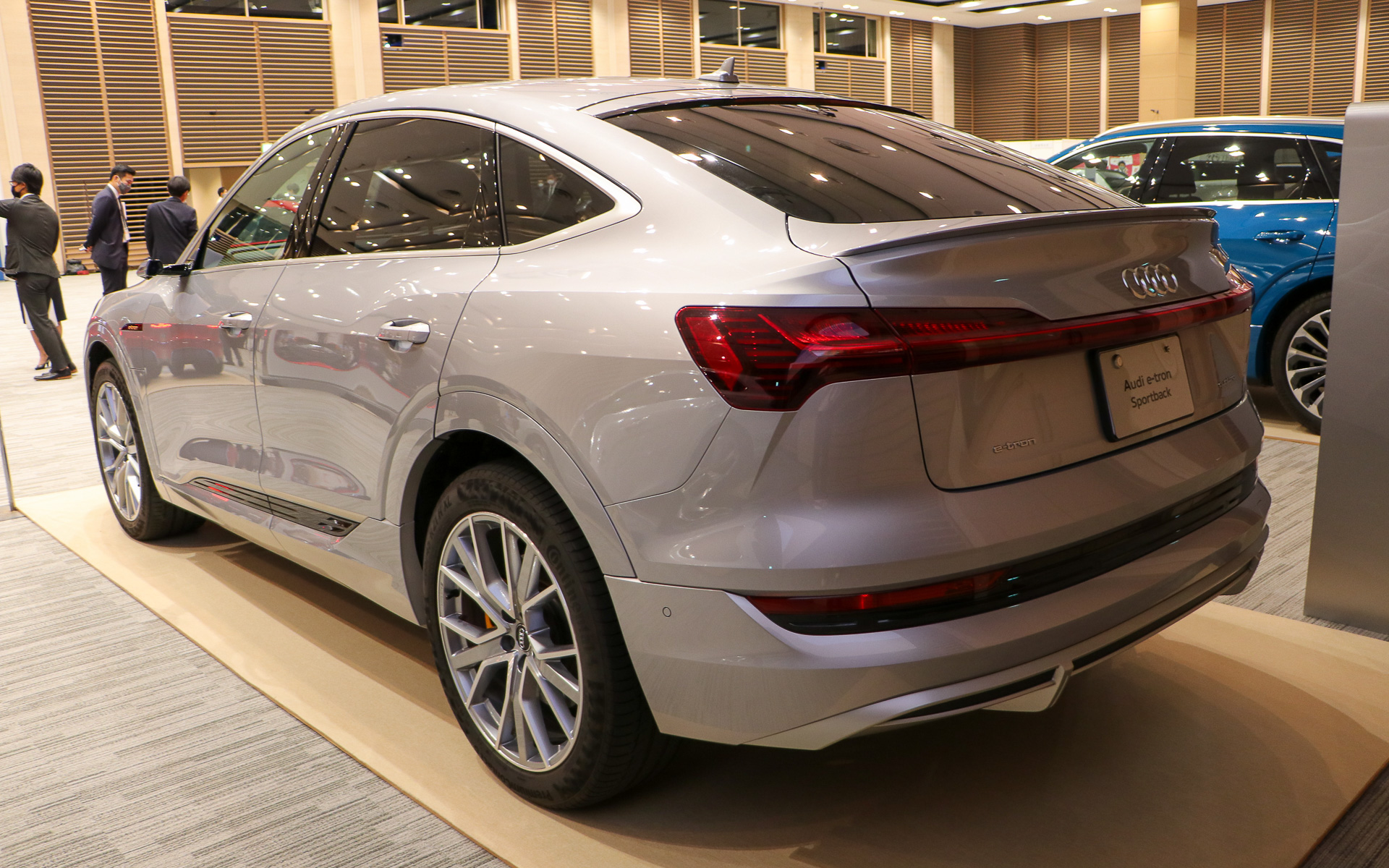 アウデ e-tron スポーツバック