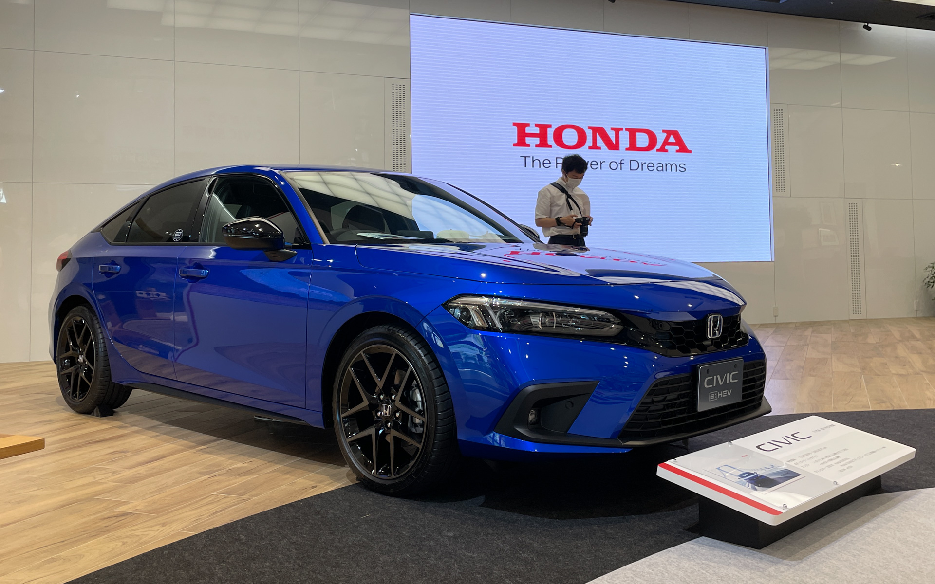 11代目シビック e:HEV（プレミアムクリスタルブルー・メタリック）