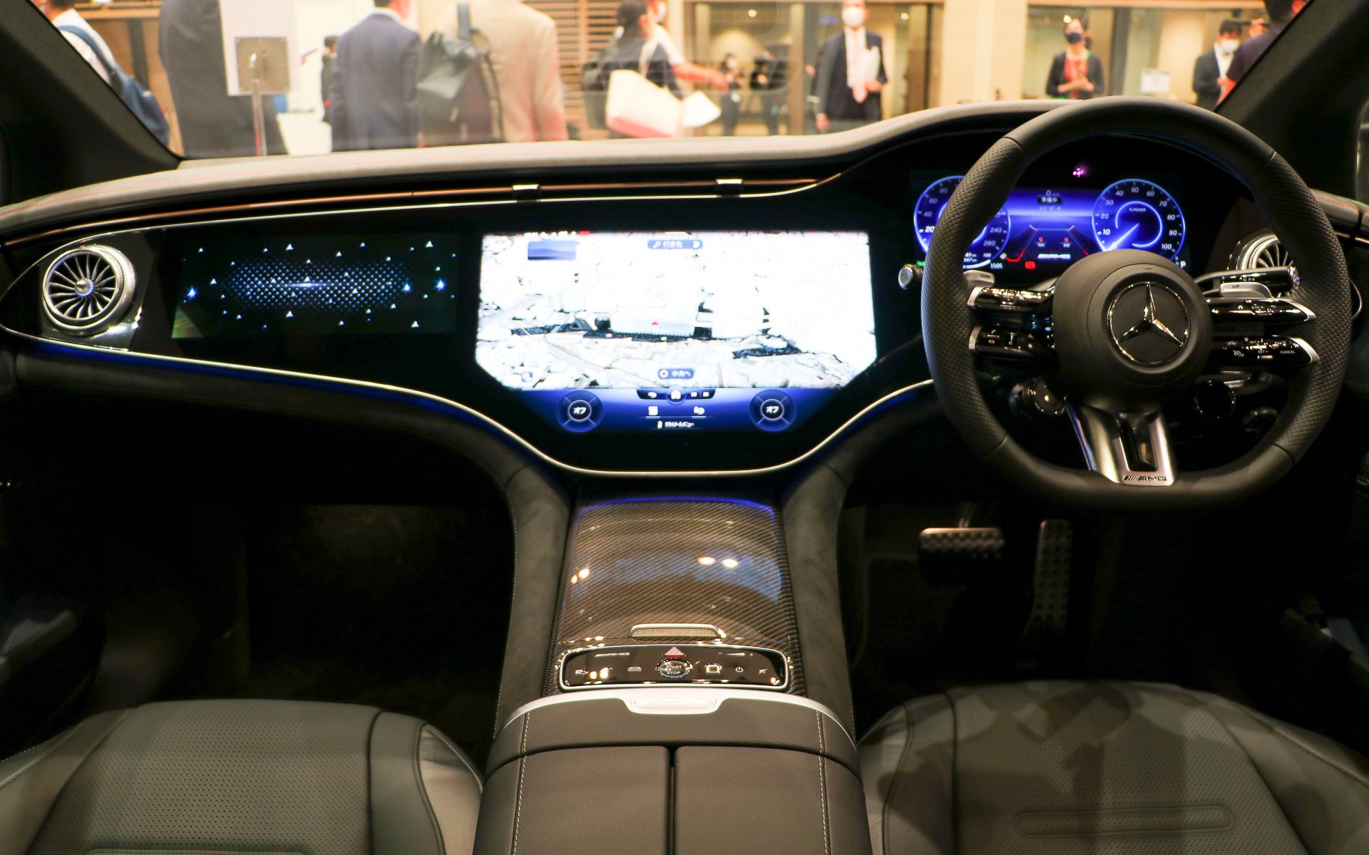 両端まで広がる「MBUXハイパースクリーン」を搭載。3枚のディスプレイを搭載している