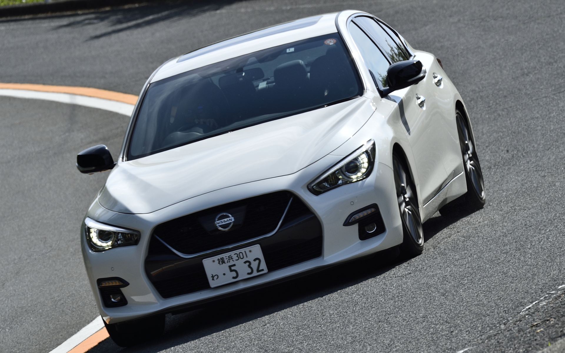 日産「スカイライン 400R」の装着タイヤサイズは前後245/40ZR19