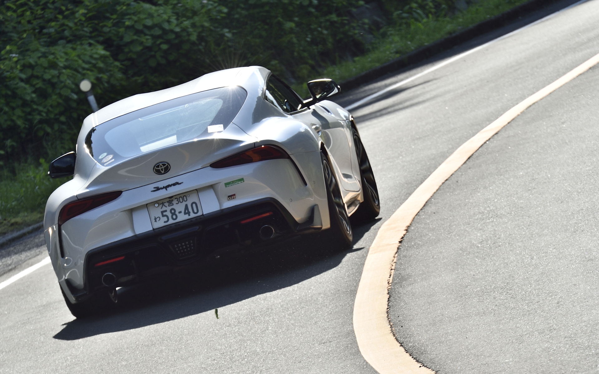 トヨタ「GRスープラ（SZ-R）」の装着タイヤサイズは、フロントが255/40ZR18、リアが275/40R18