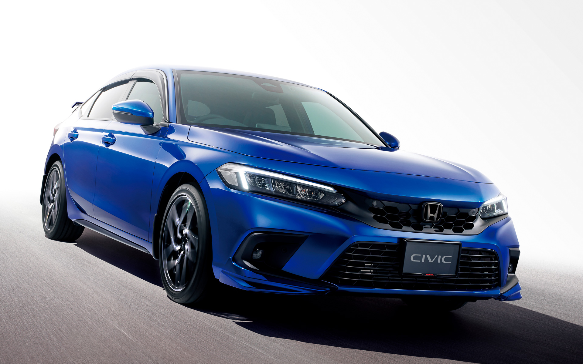 ホンダアクセスが新型「シビック e：HEV」の走りのイメージとスポーティさを際立たせる純正アクセサリーを発売した