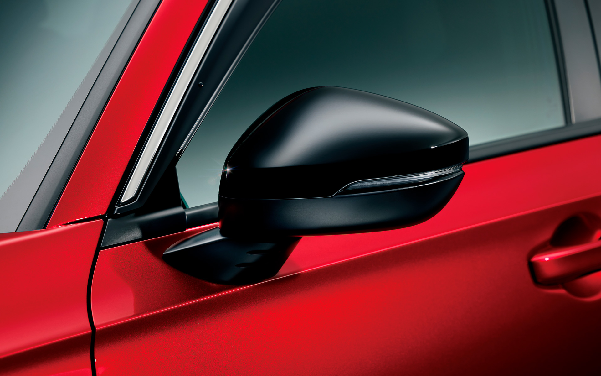 ベルリナブラックのドアミラーカバーは価格1万5400円（左右セット）