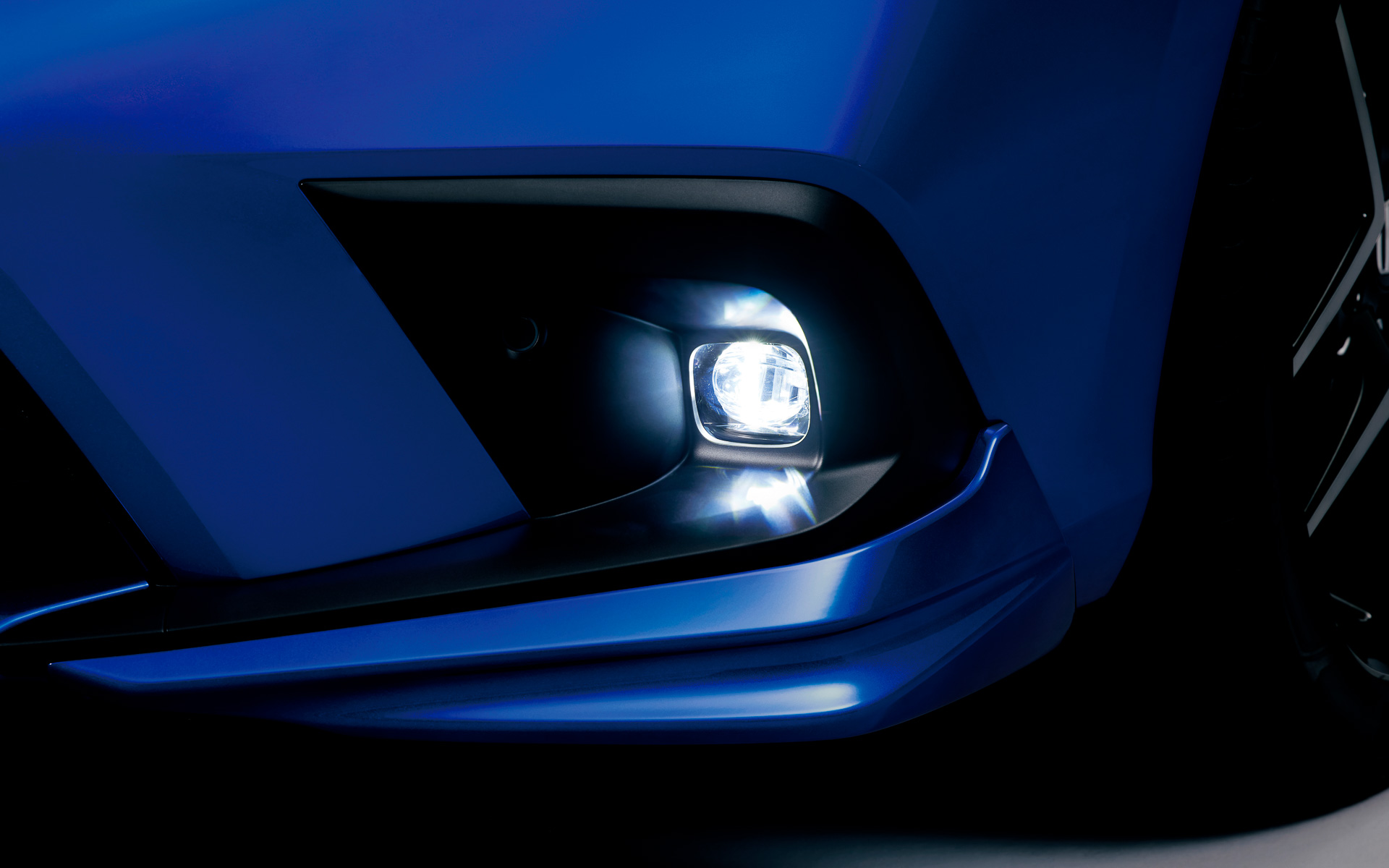 LEDフォグライトは色はクリアで片側4.6W。左右セットで価格は3万6300円