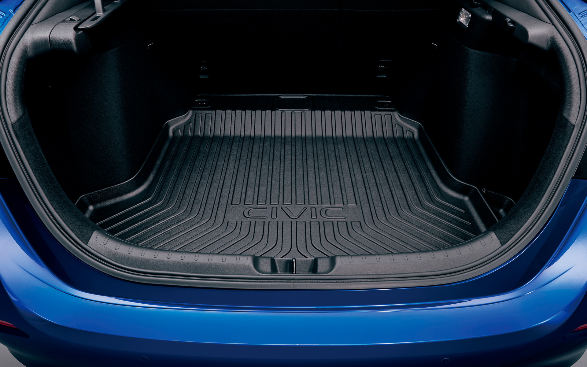 縁高タイプでシビックロゴも入るラゲッジトレイは価格1万4300円