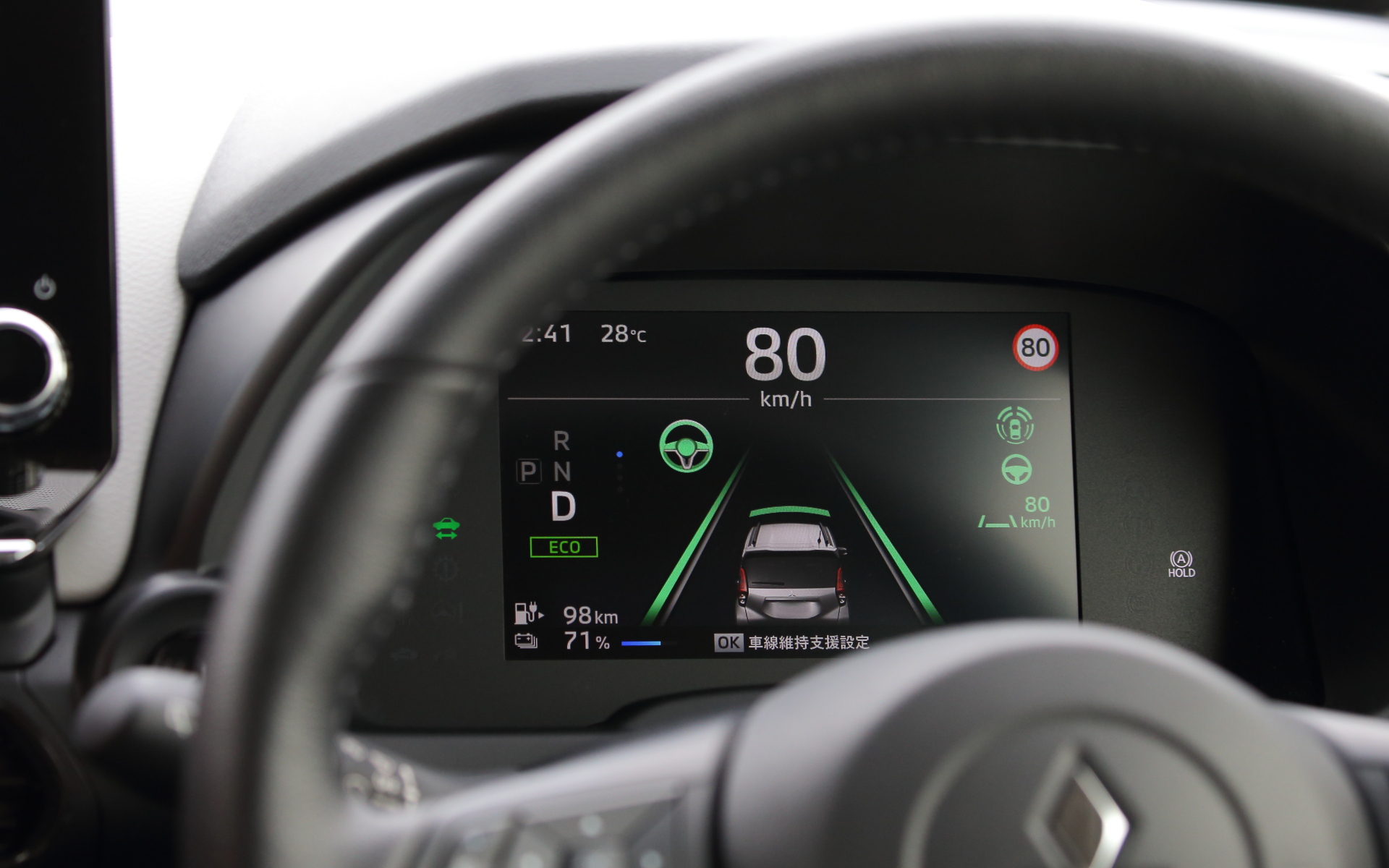 試乗車はマイパイロット パーキング、マイパイロット、デジタルルームミラー、マルチアラウンドモニター（移動物検知機能付）、パーキングセンサーなどをパッケージにしたオプション「先進安全快適パッケージ」（16万5000円）を装備。ACC（アダプティブクルーズコントロール）とLKA（レーンキープアシスト）などにより高速道路での快適ドライブが可能