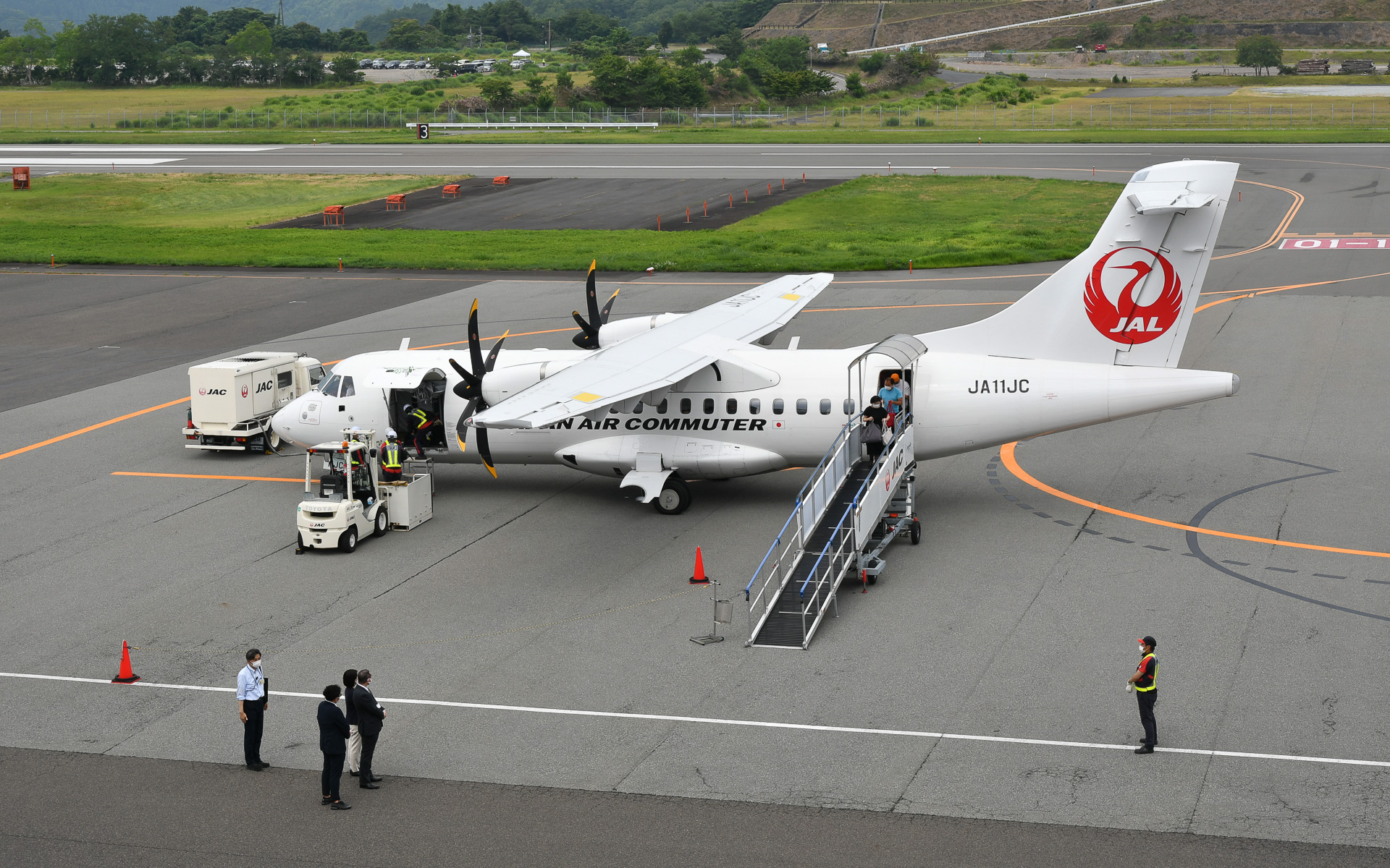 コウノトリ但馬空港にはJALのみが就航している。新型機のATRが就航したことでも知られる空港になる