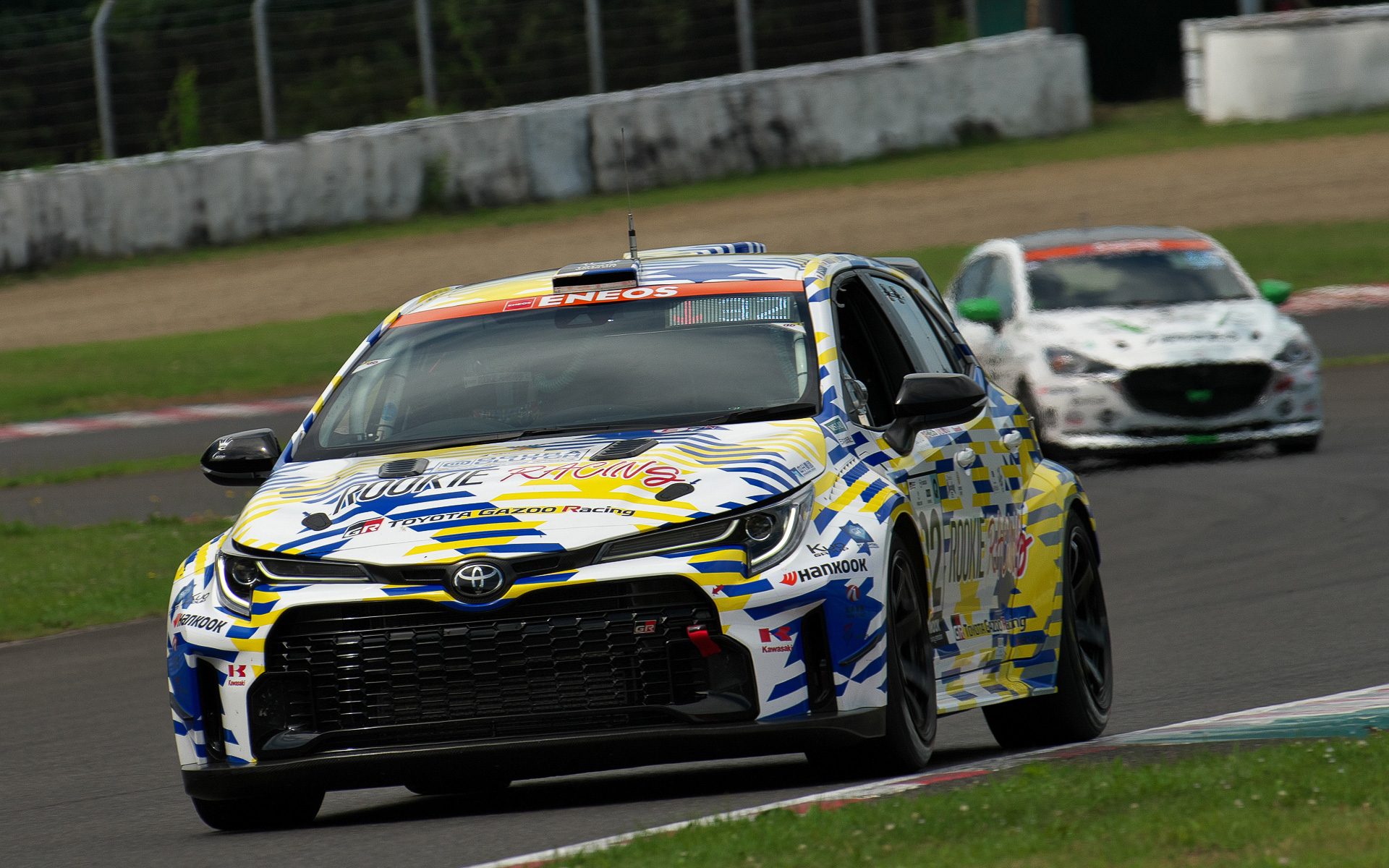スーパー耐久第3戦SUGOを走る32号車 水素カローラ
