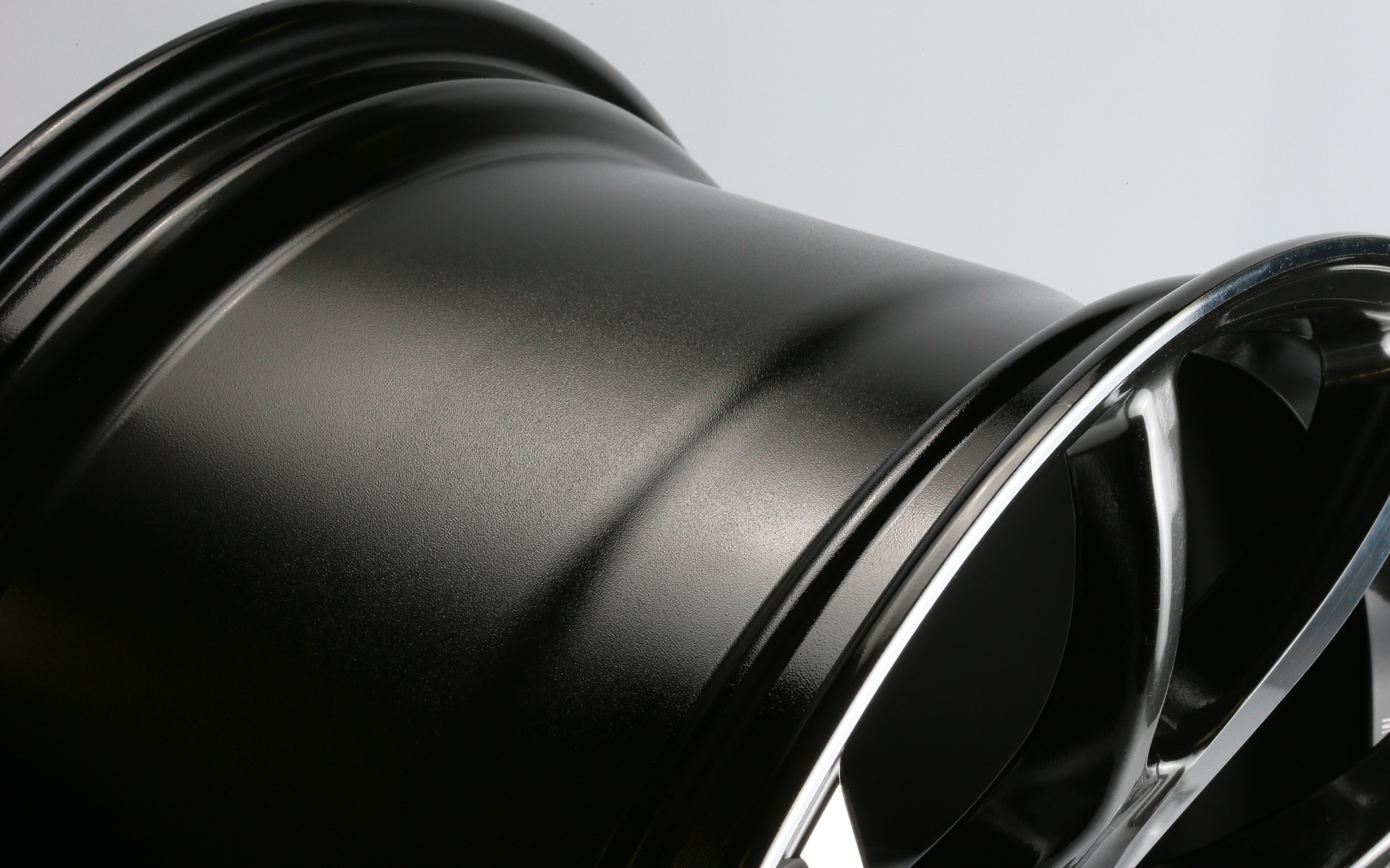 VMFはリム厚を4mmとして音の響きを低減させている