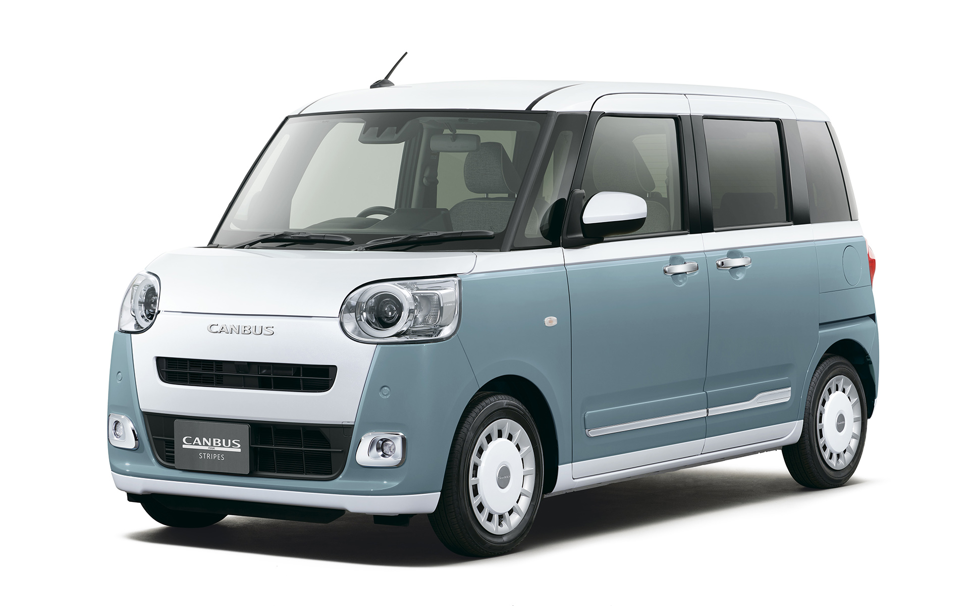 初代のイメージを継承しつつ、スッキリ感を出した新型ムーヴ キャンバス。ストライプスカラーは継承され、新規色を追加。モデル名もストライプスとなった