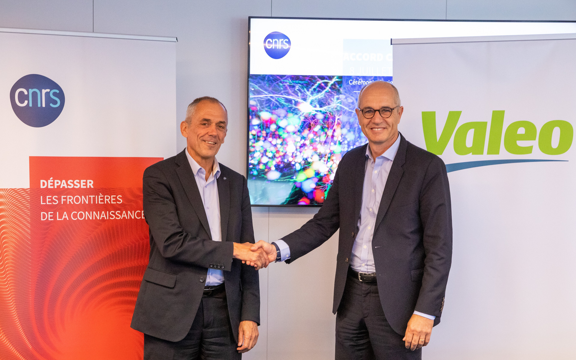 CNRS　アントワーヌ・プチ氏（写真左）、ヴァレオ　クリストフ・ペリヤ氏（写真右）