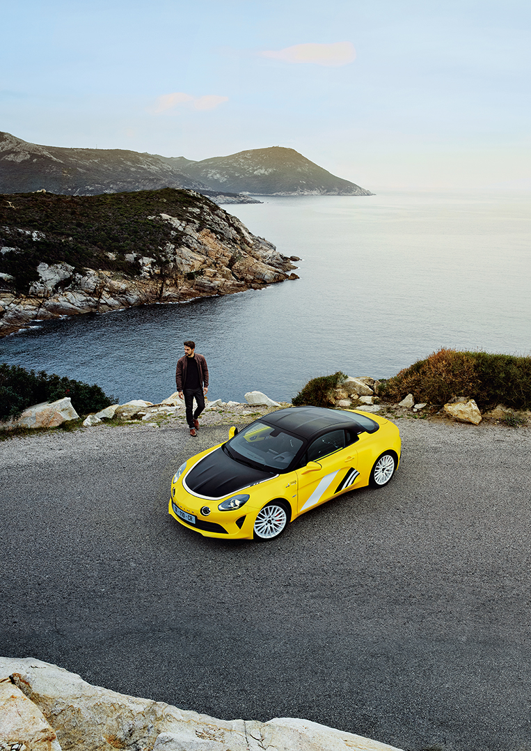 フランスの地中海に浮かぶコルシカ島は、「美の島Ile de Beauté」と呼ばれる美しい風景と、世界的なラリー「ツール・ド・コルス」の開催地として有名