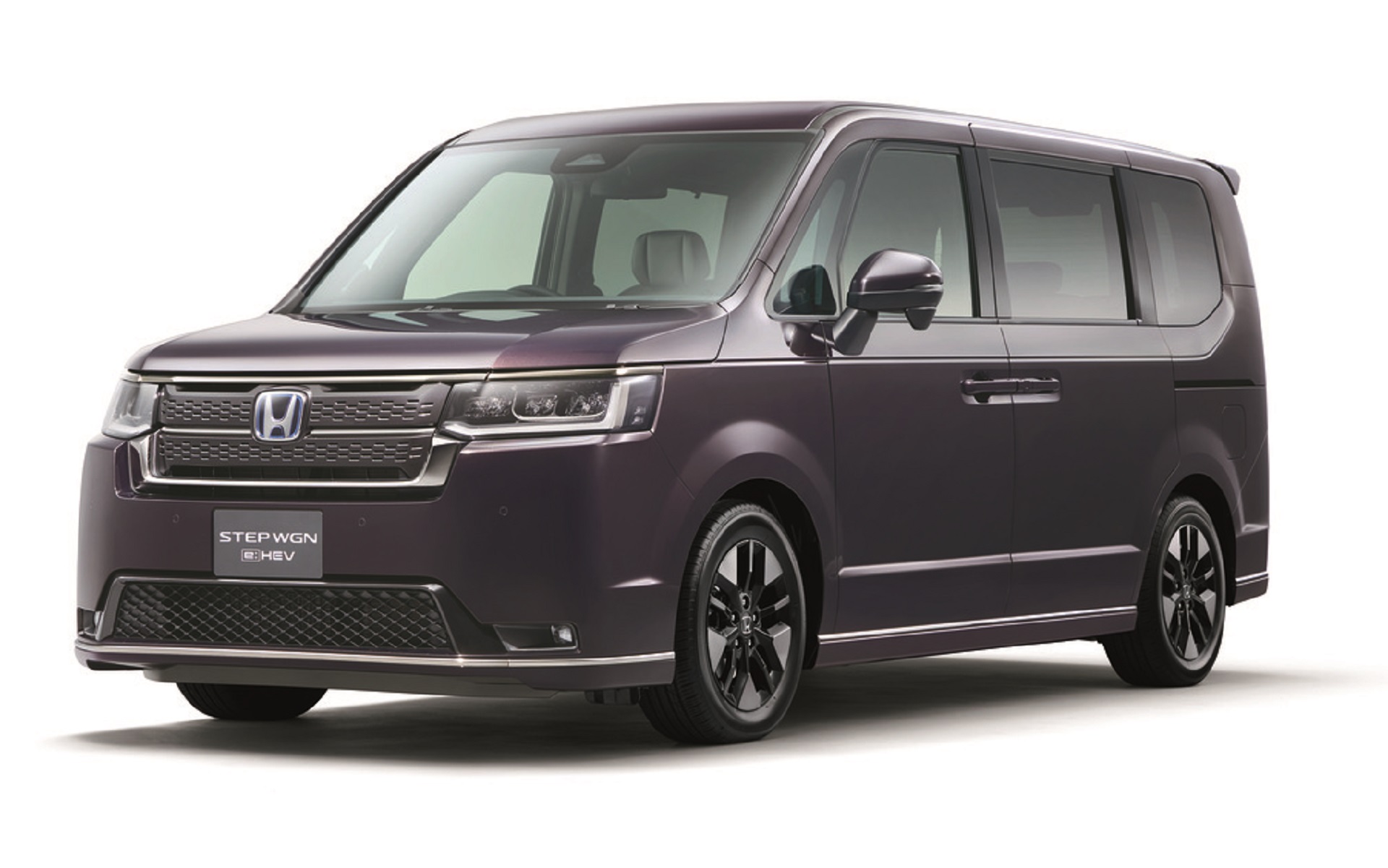 グッドイヤーのエコタイヤ「エフィシエントグリップ」がホンダのステップワゴンの新車装着タイヤに採用された