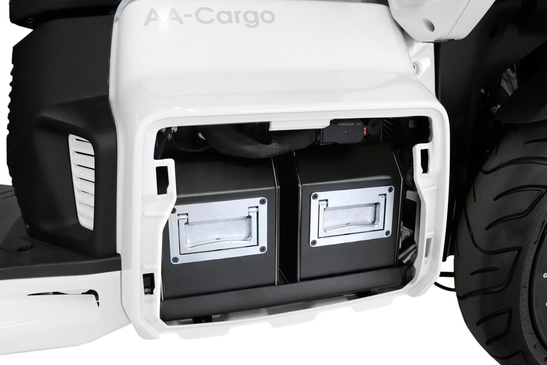 シートの下にある固定式バッテリ