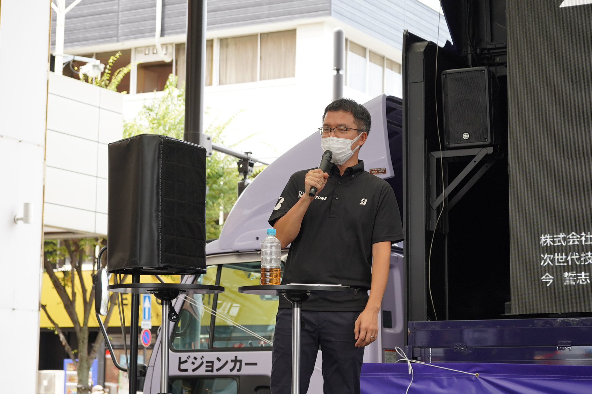 プレゼンテーションを行なう、株式会社ブリヂストン 次世代技術開発第2部 弾性接地体開発課 今誓志氏