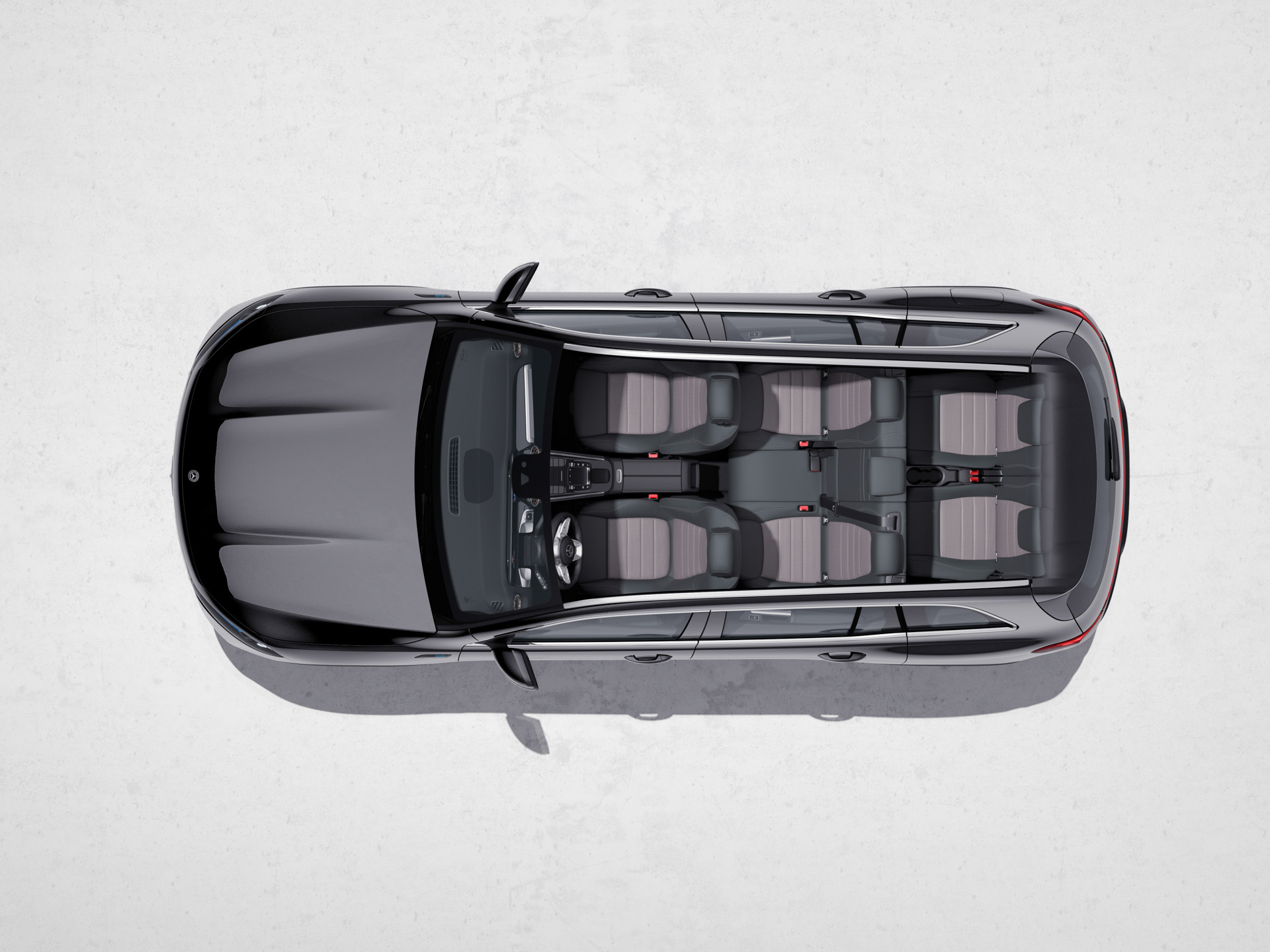 最大7人乗車ができる3列シートを採用、安全上の理由から3列目シートの対応身長は左右とも165cm以下となる