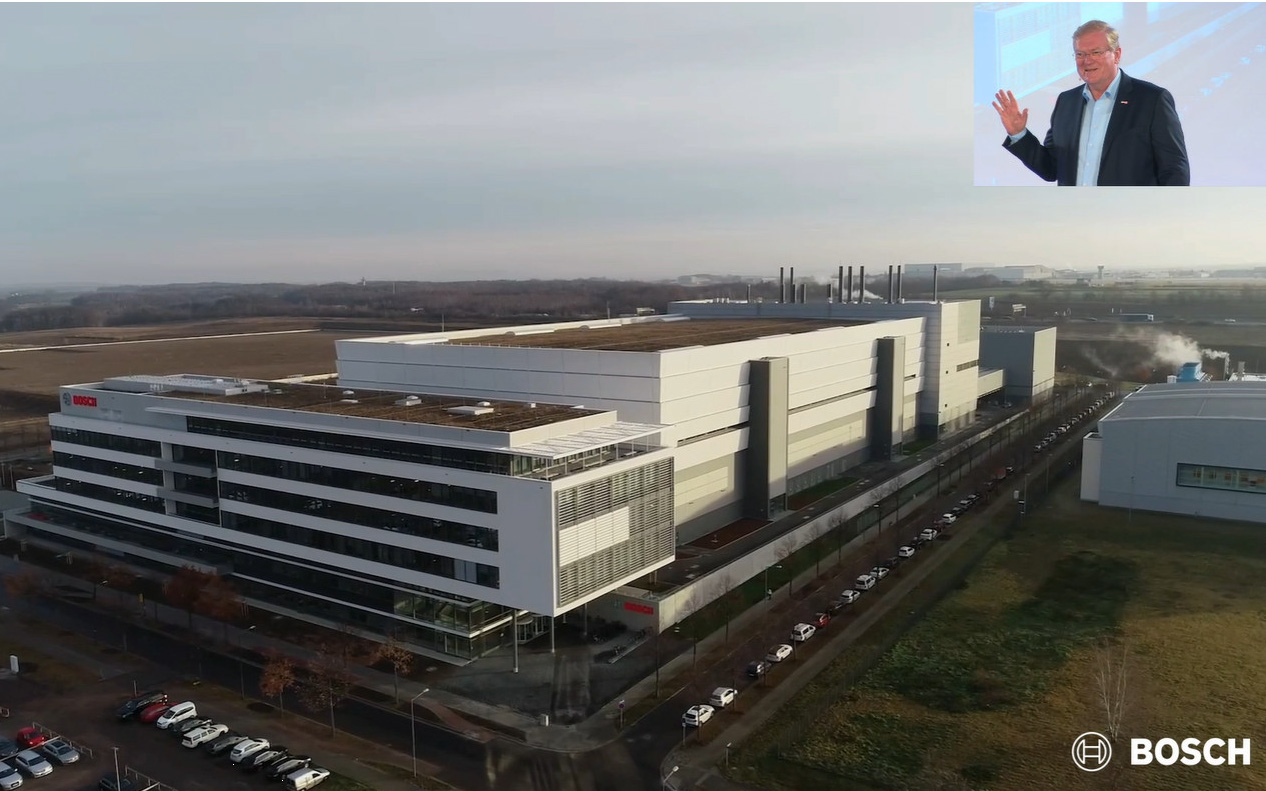 工場の敷地は広大で、今後の拡張に備えた用地も確保されている