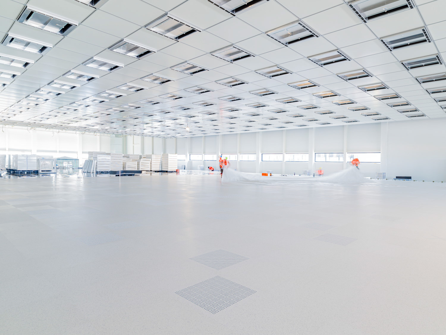 ドレスデン工場のクリーンルームは1万平方メートルと非常に巨大に