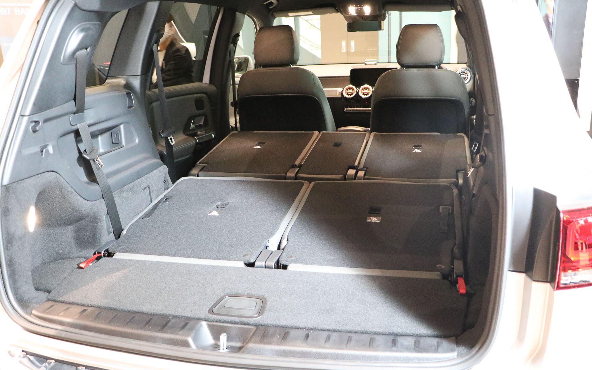 2列目と3列目を倒すと広大なフラットスペースが出現