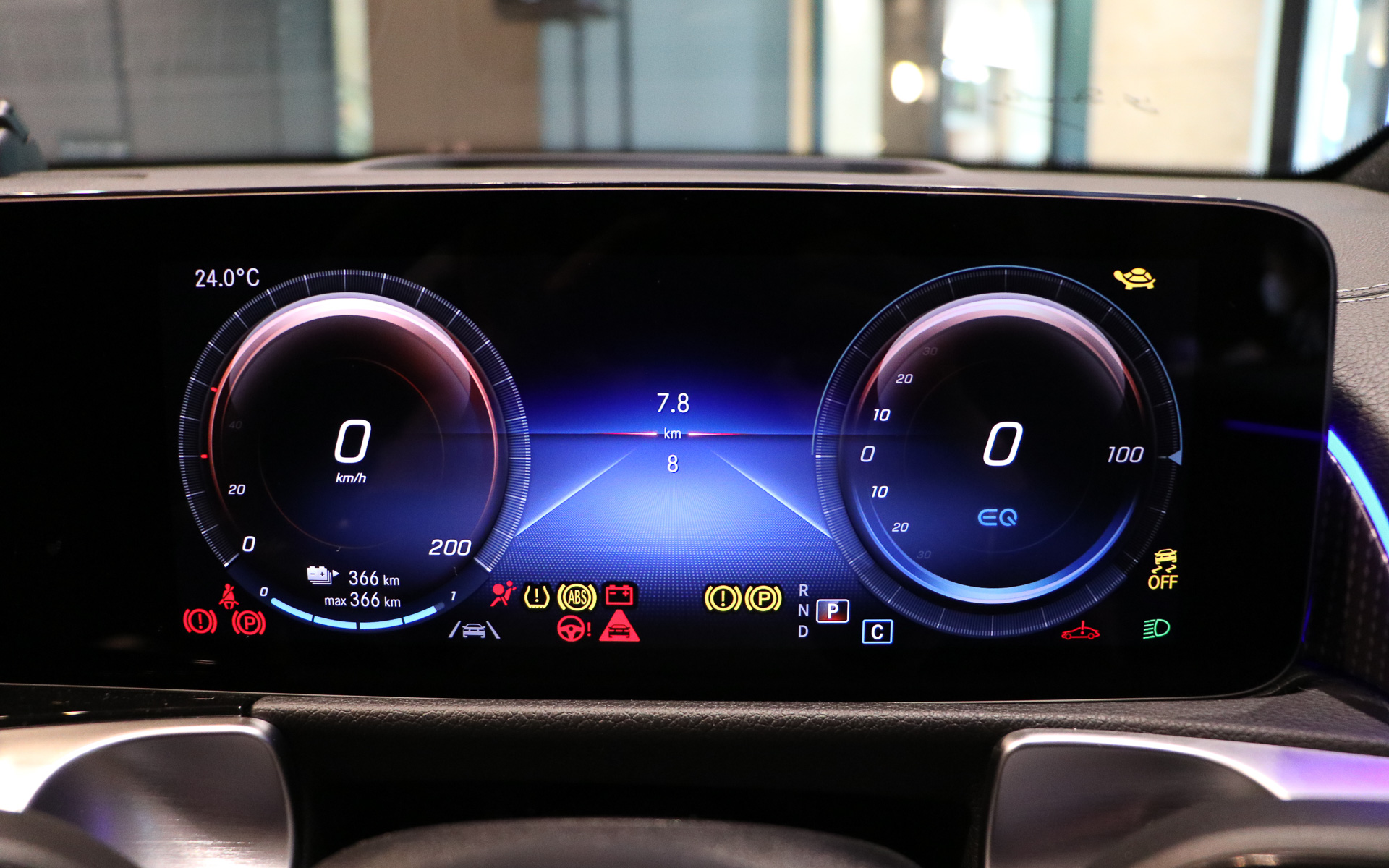 運転席のメーターディスプレイは3タイプから選択可能