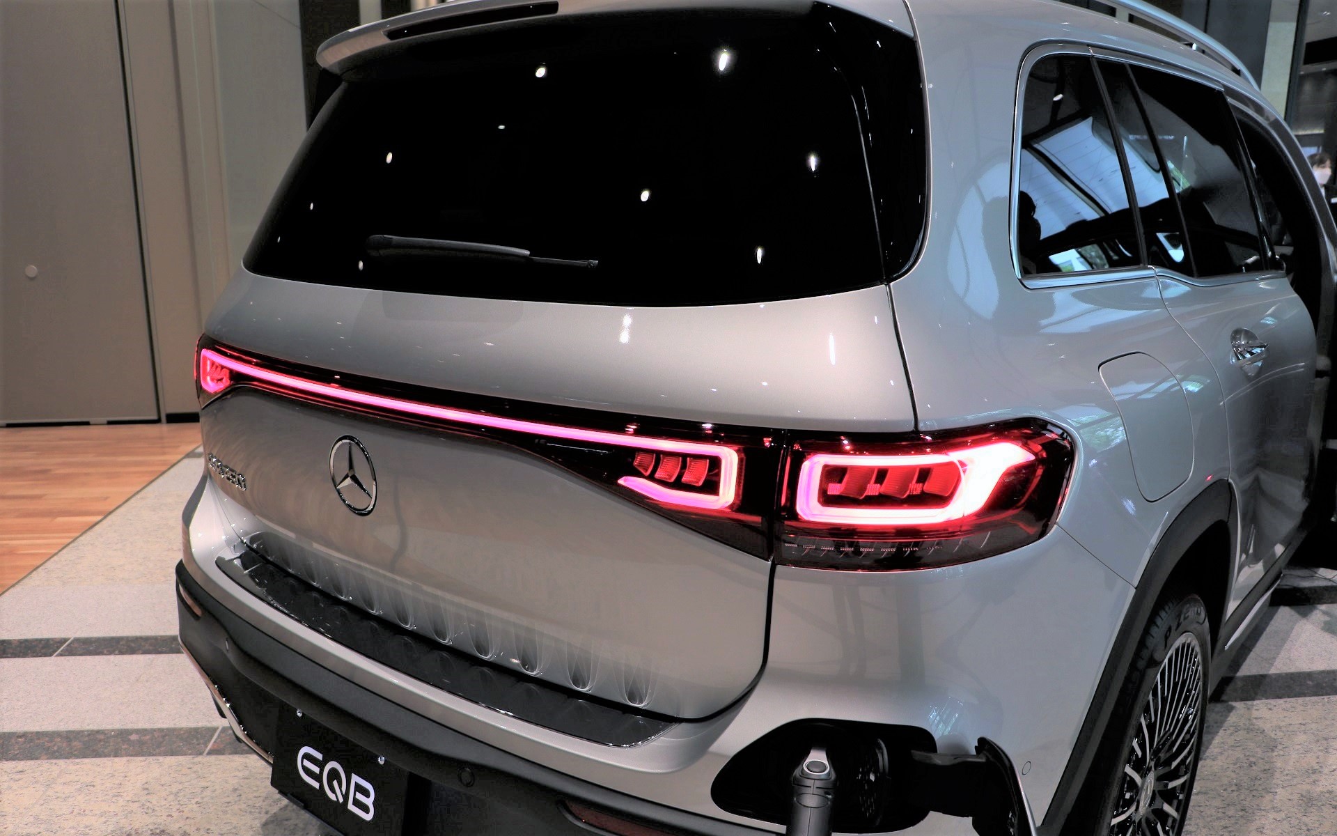 リアのコンビネーションランプもフルLEDタイプ。ポジション時