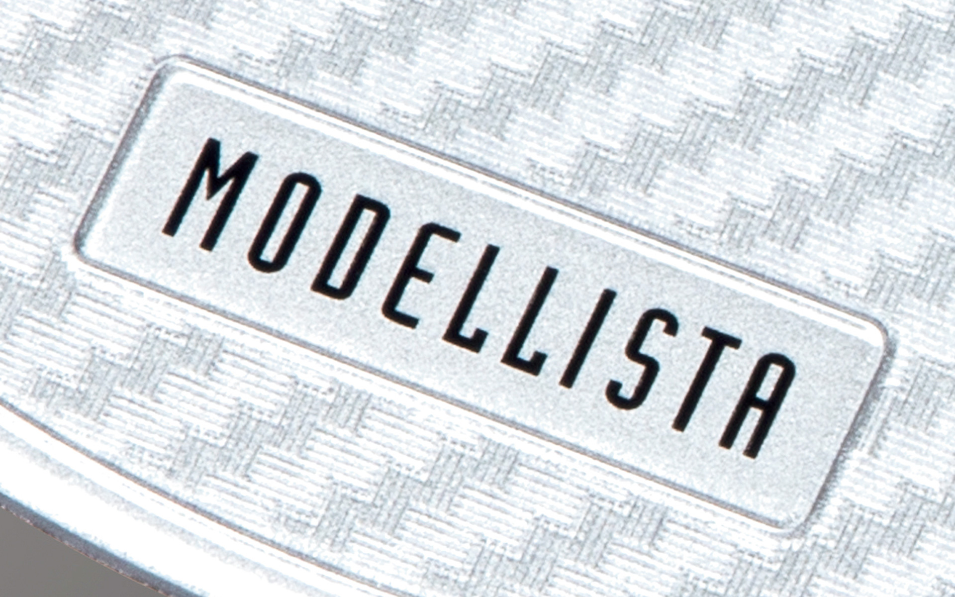 ドアハンドルプロテクター（ホワイト）は1セット2枚入りが3300円、1台分は6600円