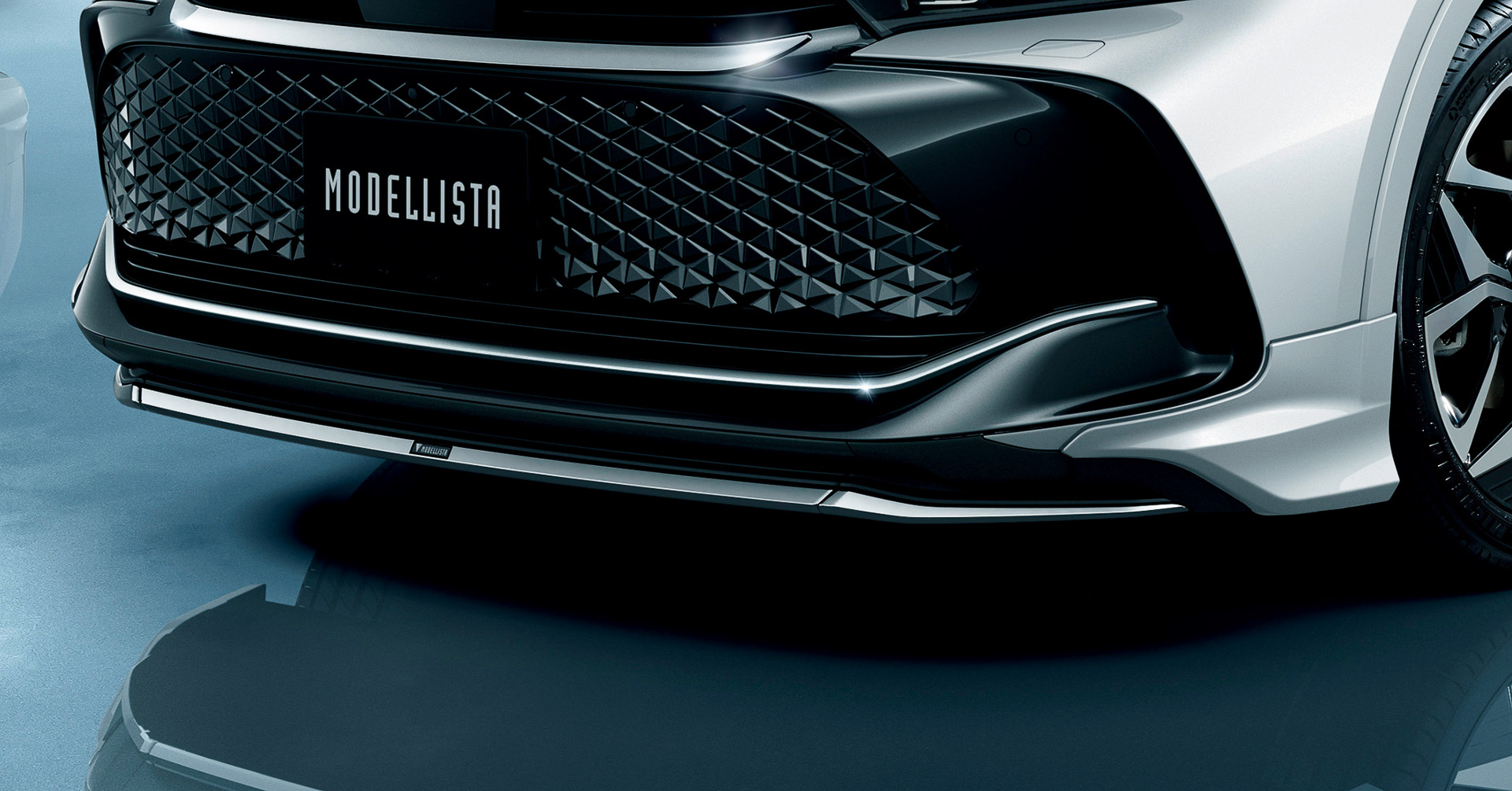 フロントスポイラーは未塗装が7万7000円で、塗装済みが8万8000円