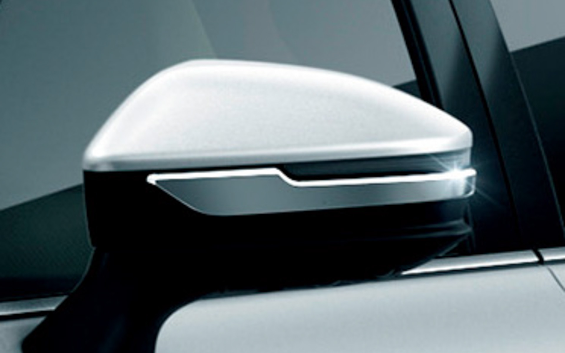 ミラーガーニッシュは1万7600円