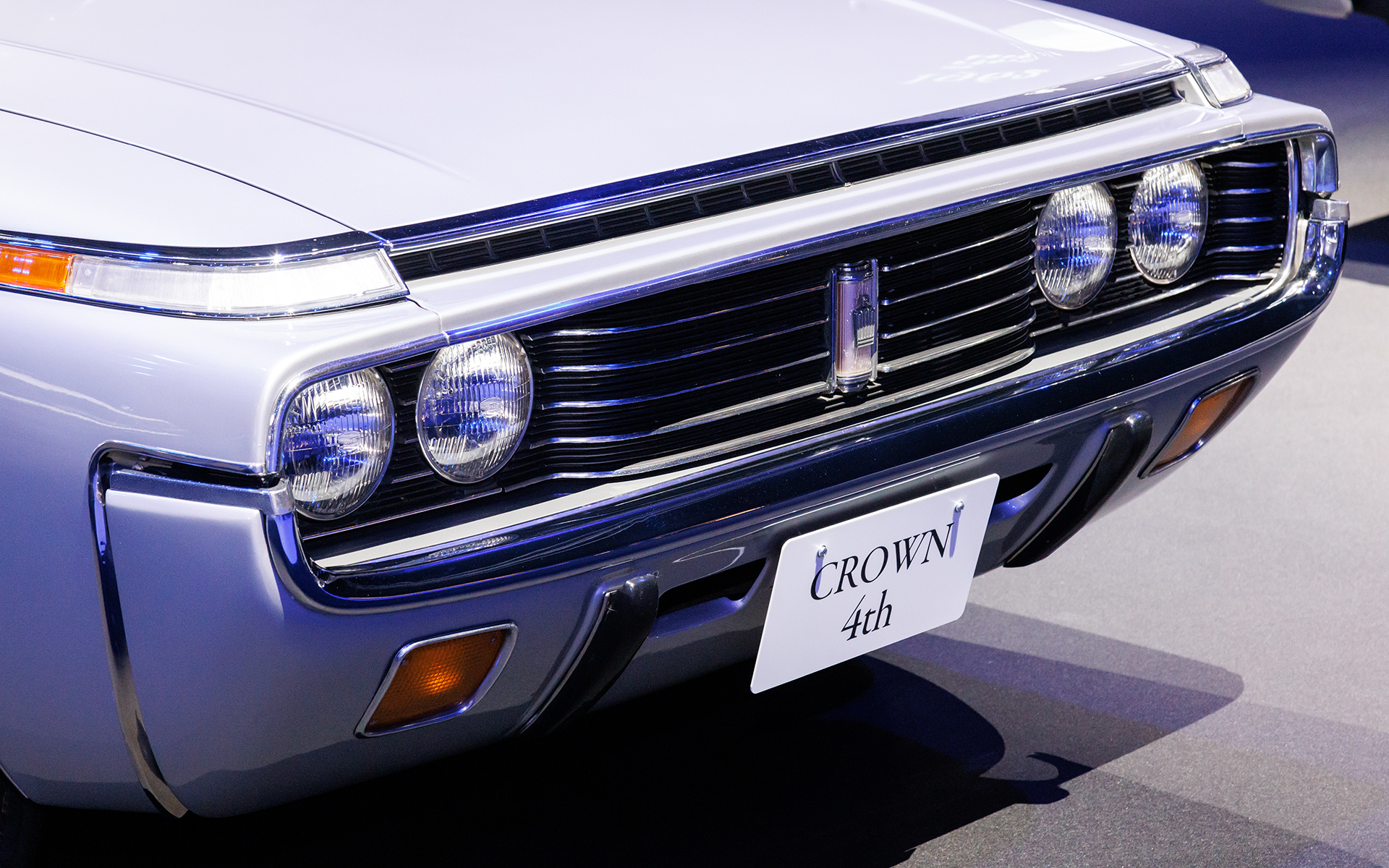 4代目は「エレガンツ・クラウン」。このモデルからトヨタ クラウンとなった