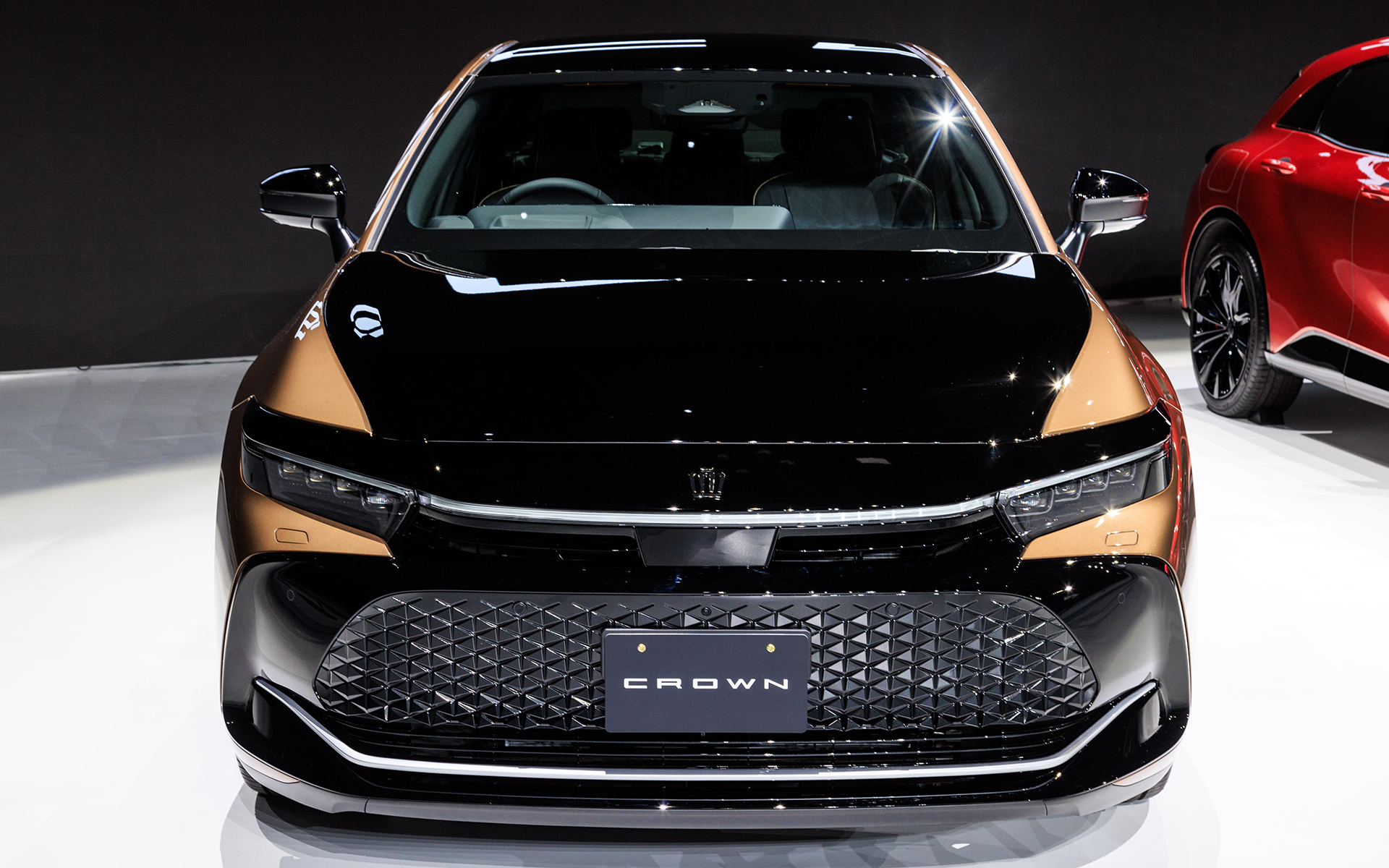 ボディサイズは4930×1840×1540mm（全長×全幅×全高）、ホイールベースは2850mm