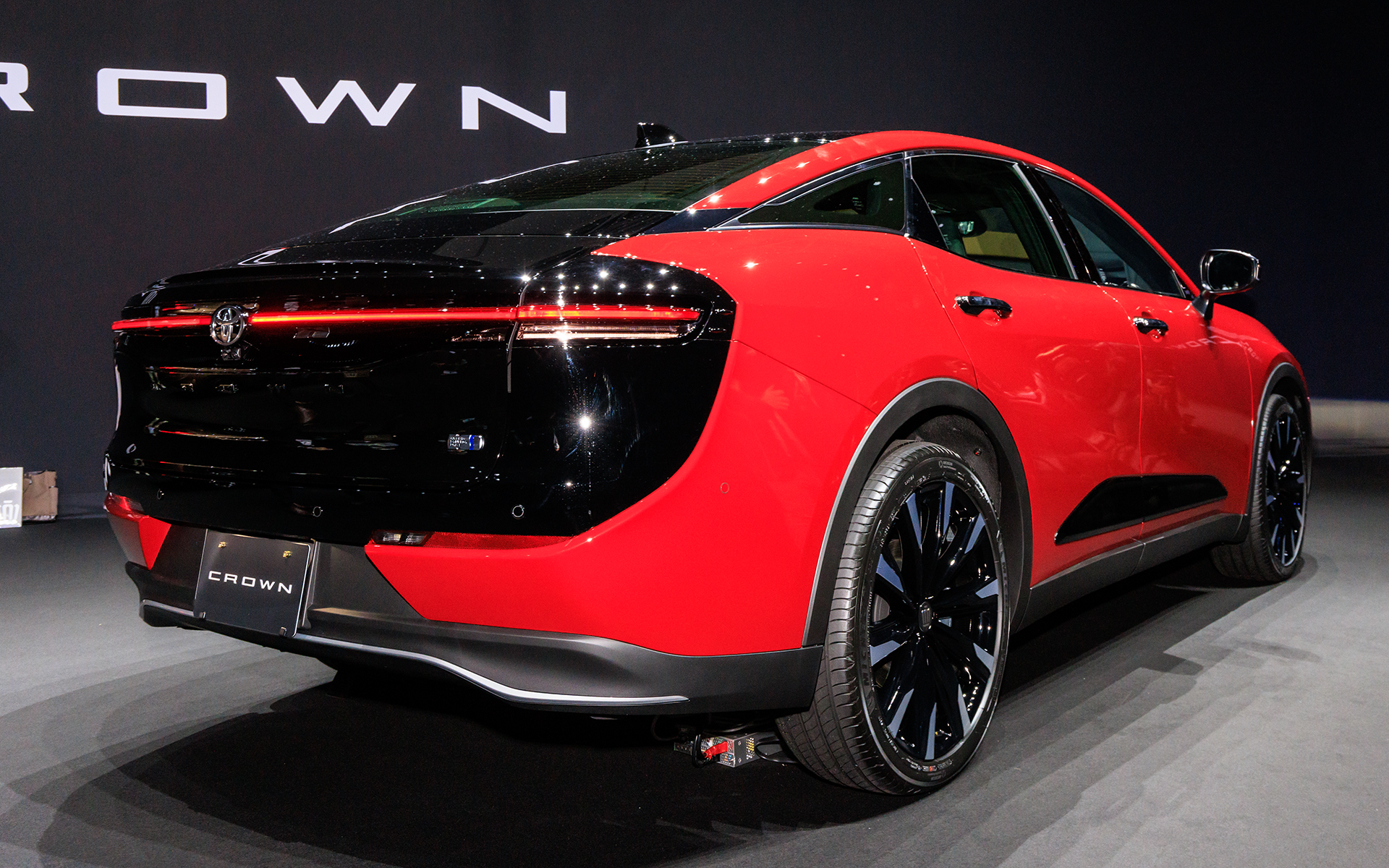 撮影車両のボディカラーはブラック×エモーショナルレッド