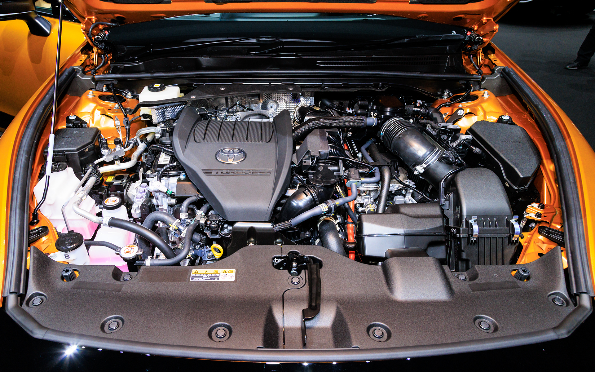 ターボエンジンを核としたデュアルブーストハイブリッドシステムを搭載。システム最高出力は257kW（349PS）