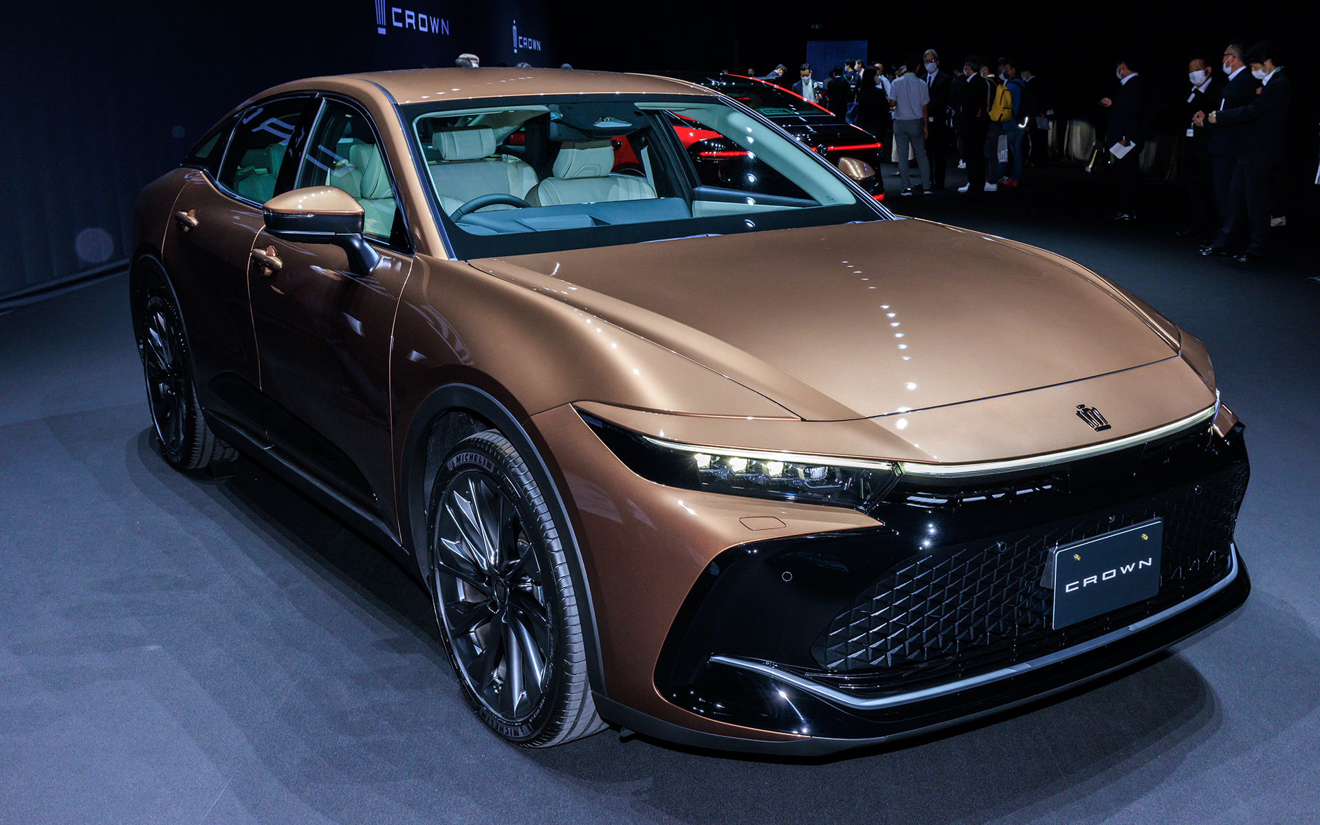 撮影車両のボディカラーはプレシャスブロンズ