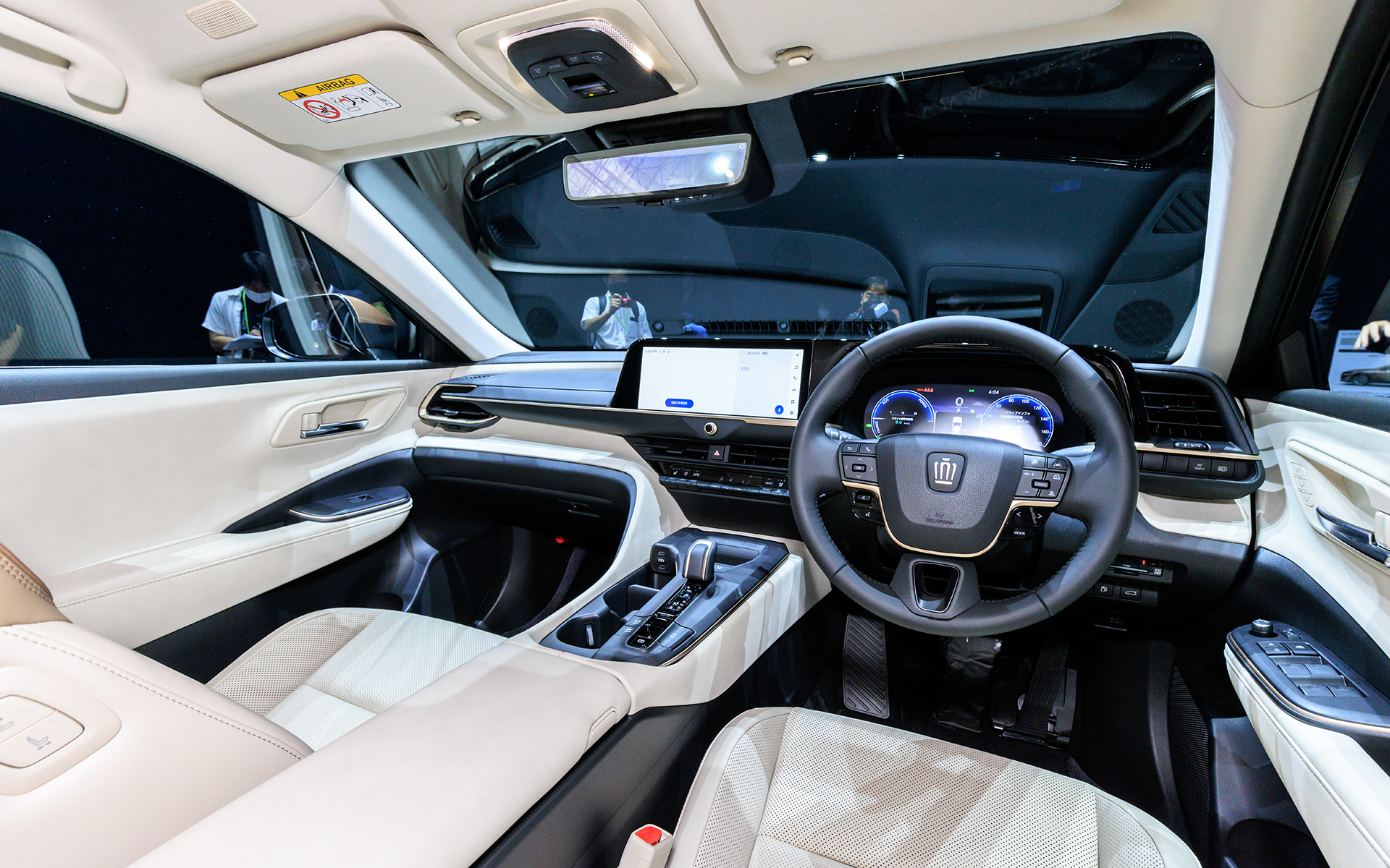 内装色はフロマージュ。このほか黒系のカラーも用意される