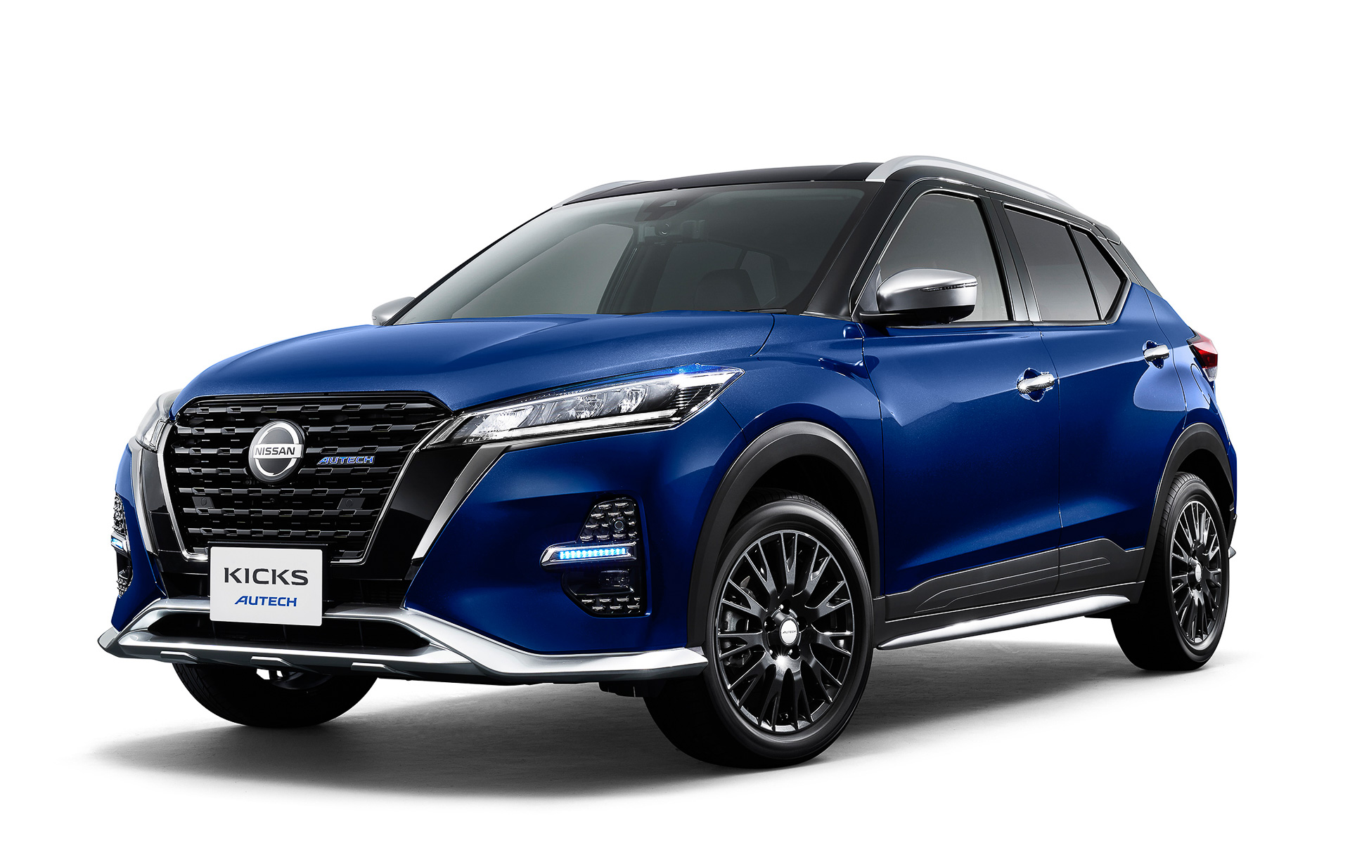 AUTECH専用カラーのダークブルーにピュアブラックの2トーンモデル