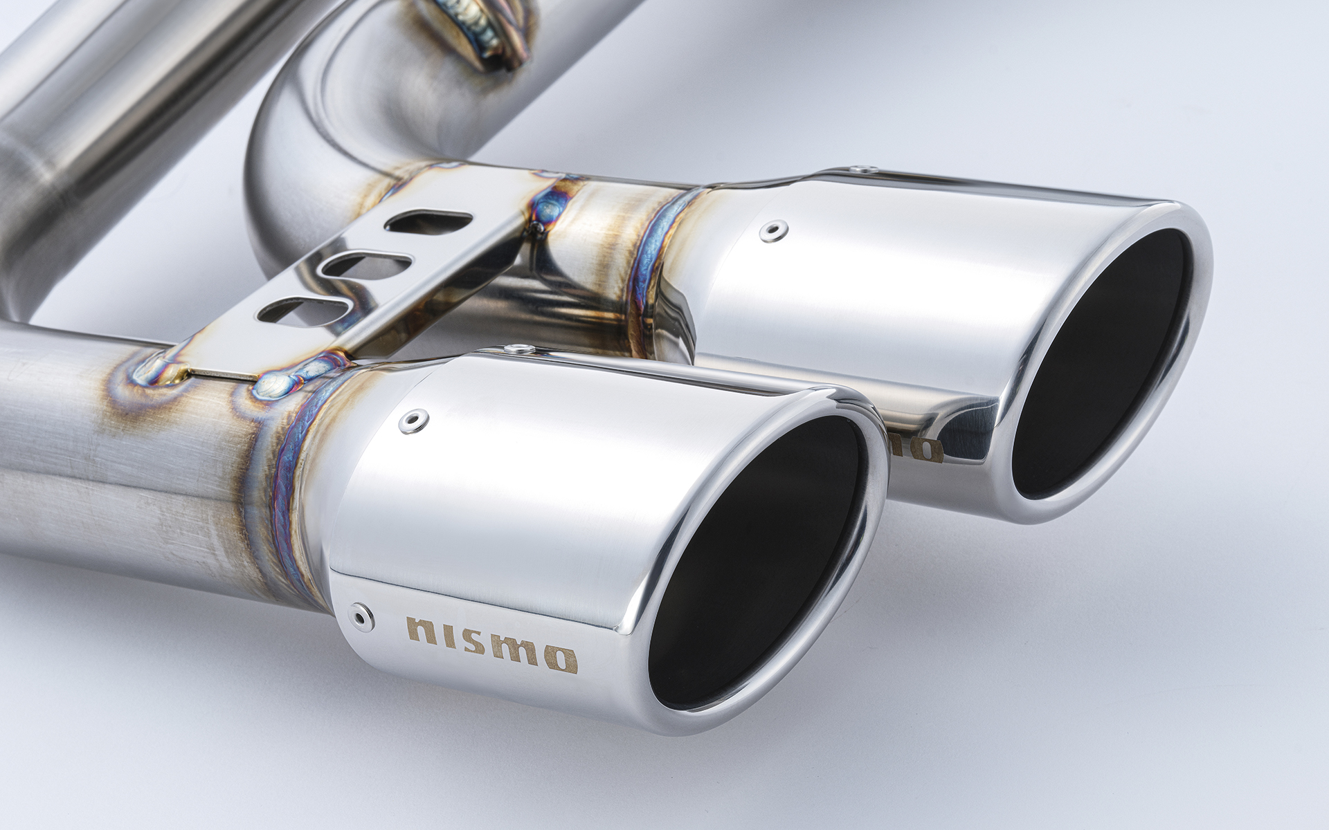 テールパイプはΦ65×87.5の楕円形