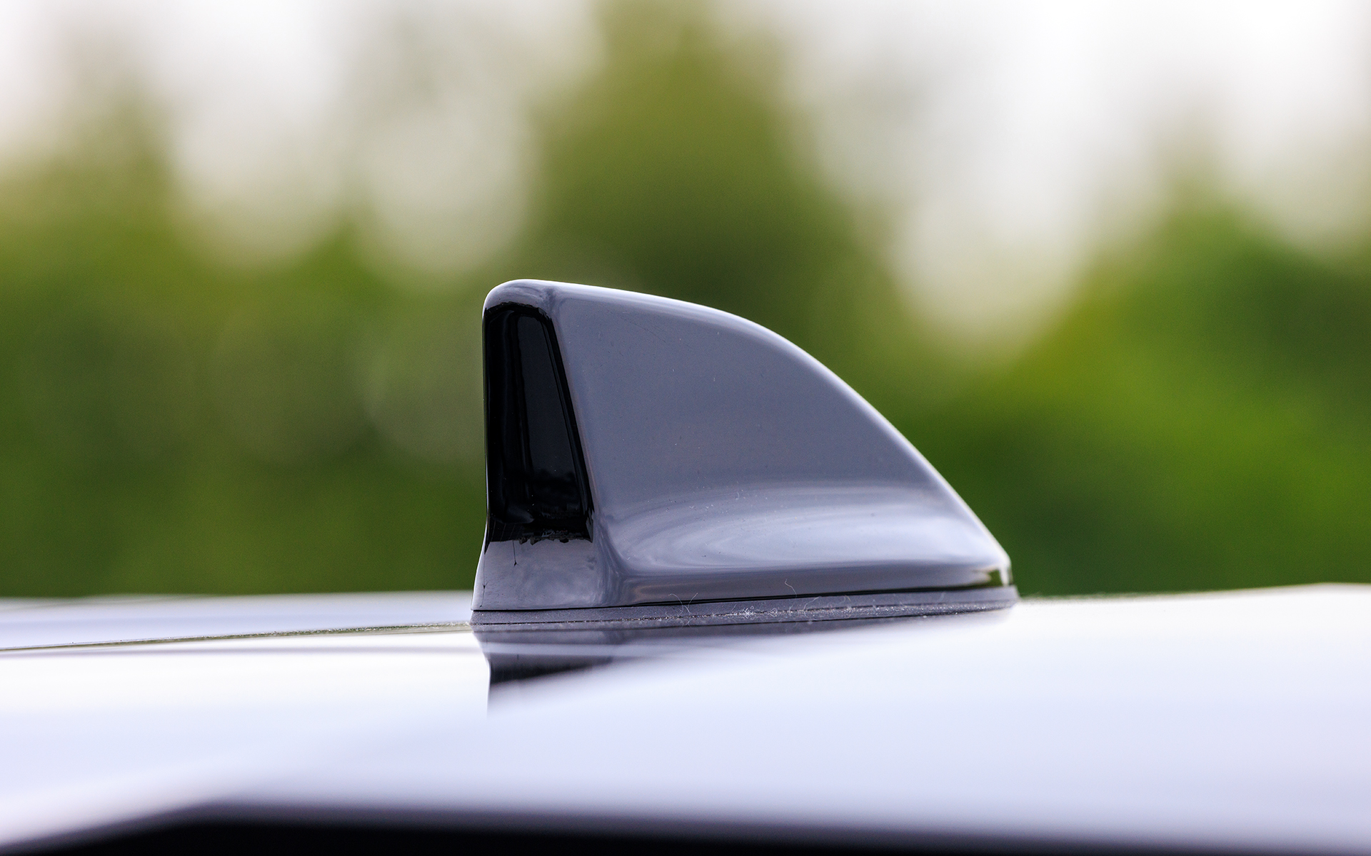 ルーフ上のアンテナはシャークフィンタイプ