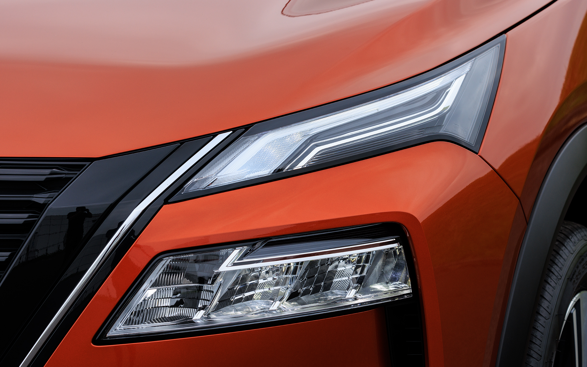 LEDヘッドライトが標準。上部はポジションランプとターンランプ。アダプティブLEDヘッドライトシステムはメーカーオプション