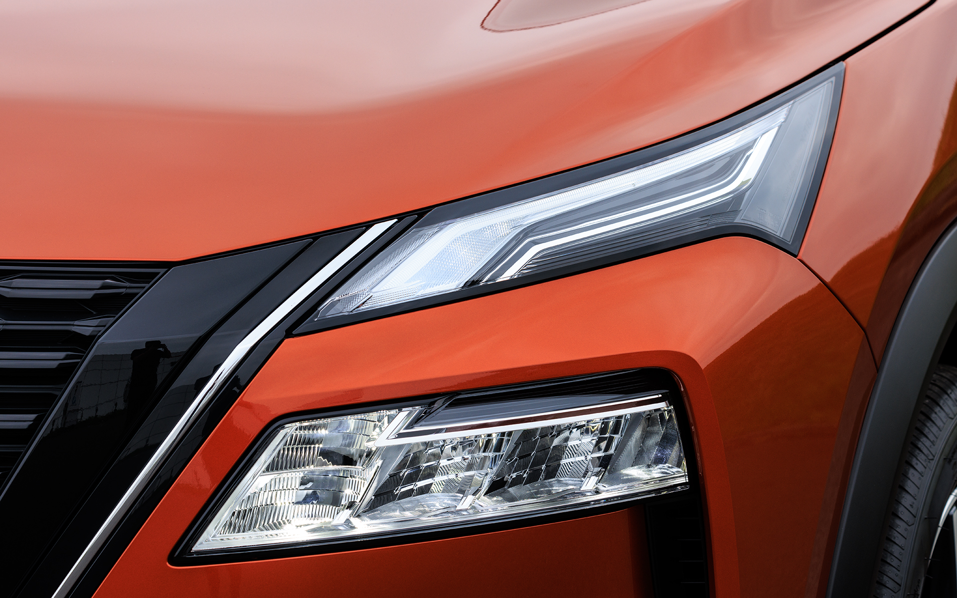 LEDヘッドライトが標準。上部はポジションランプとターンランプ。アダプティブLEDヘッドライトシステムはメーカーオプション