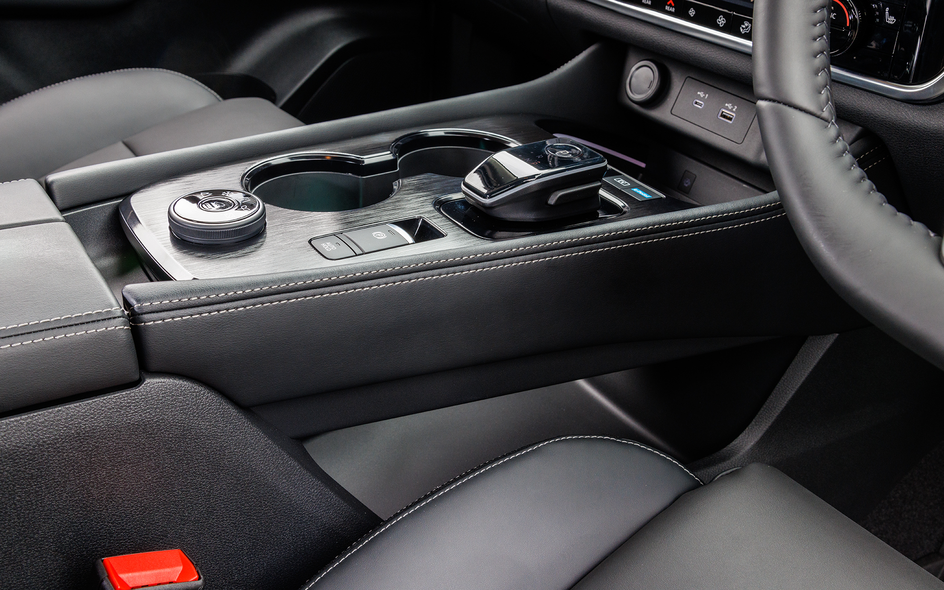 シフト部は最近多いフローティングタイプ