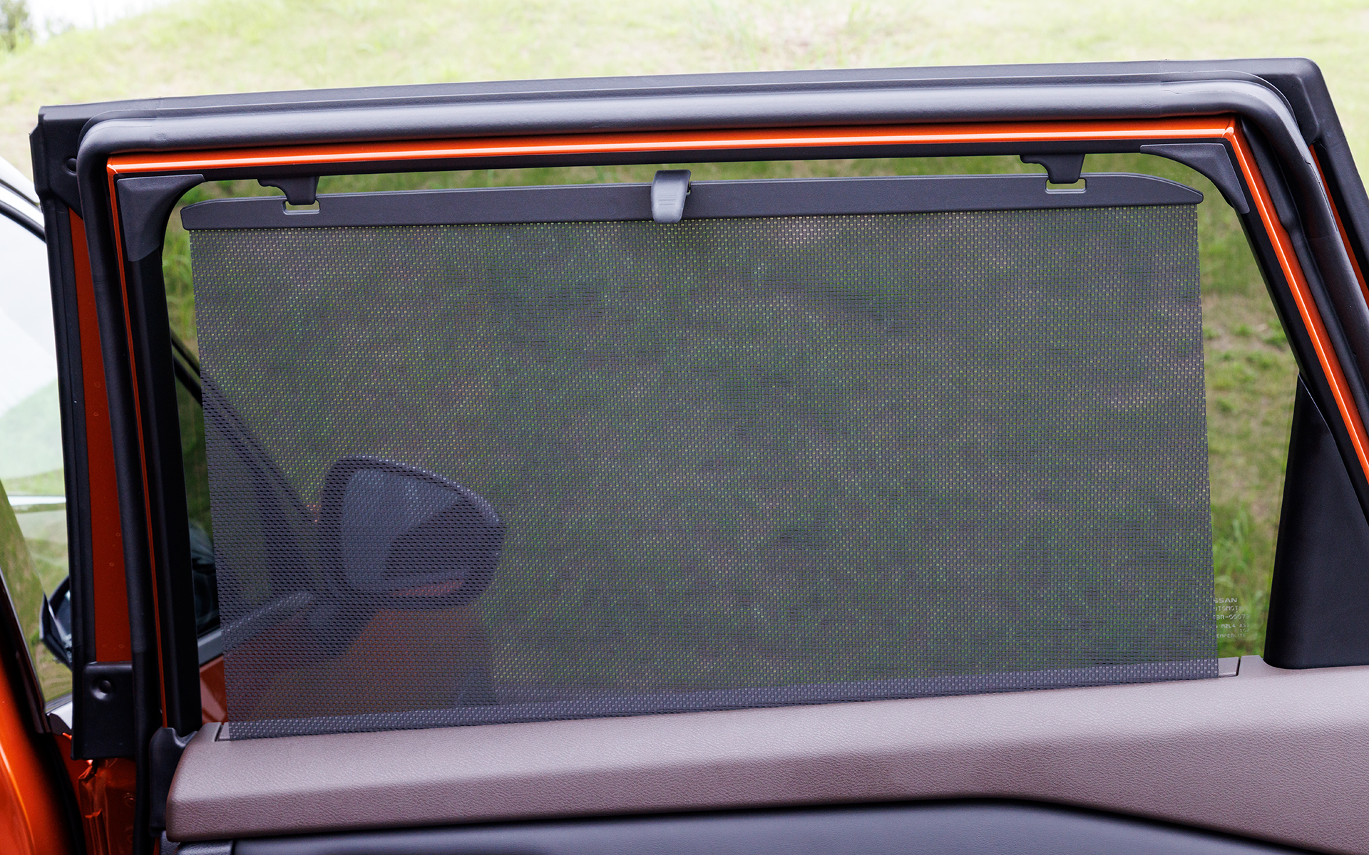 Gグレードにはロールサンシェードも装備