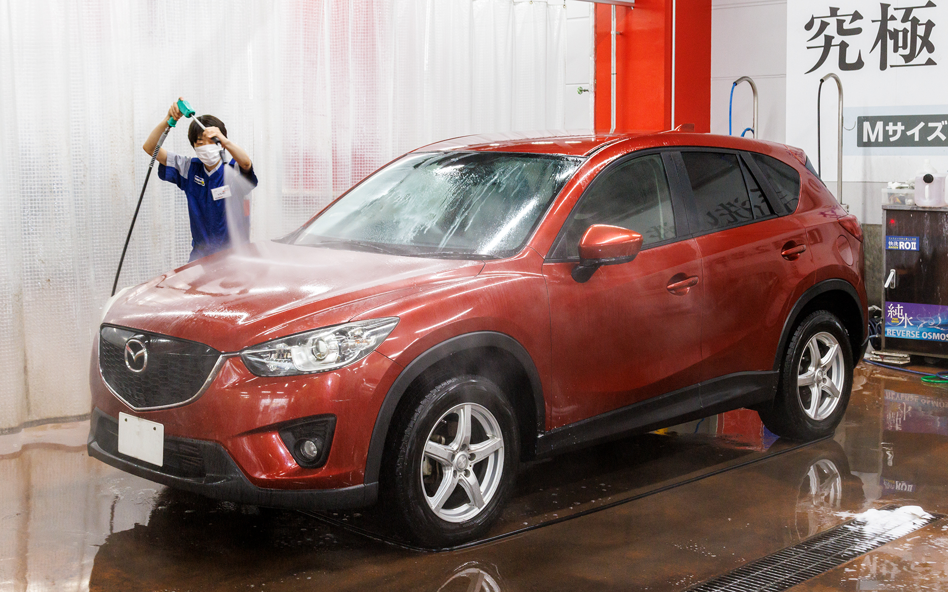 まずは洗車から