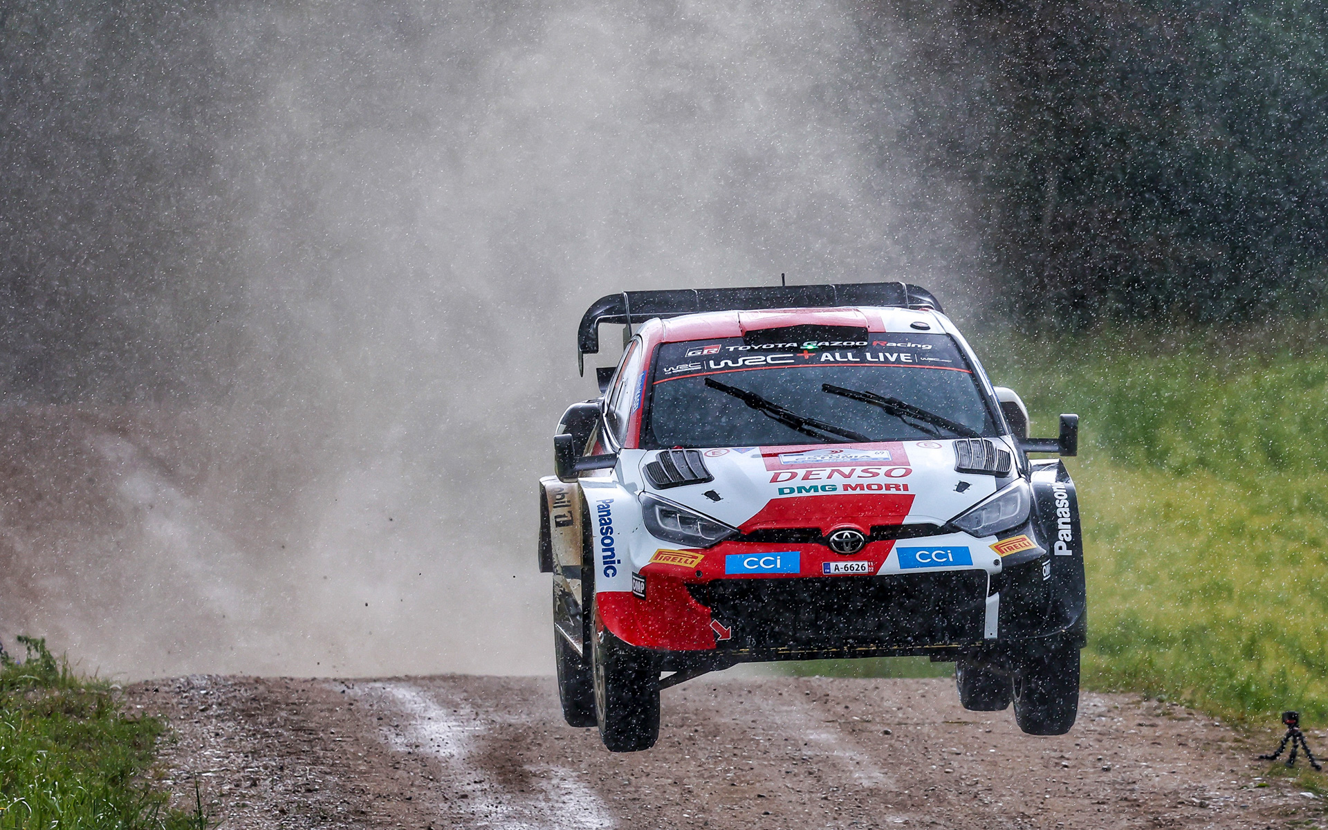 69号車（カッレ・ロバンペラ、ヨンネ・ハルットゥネン）