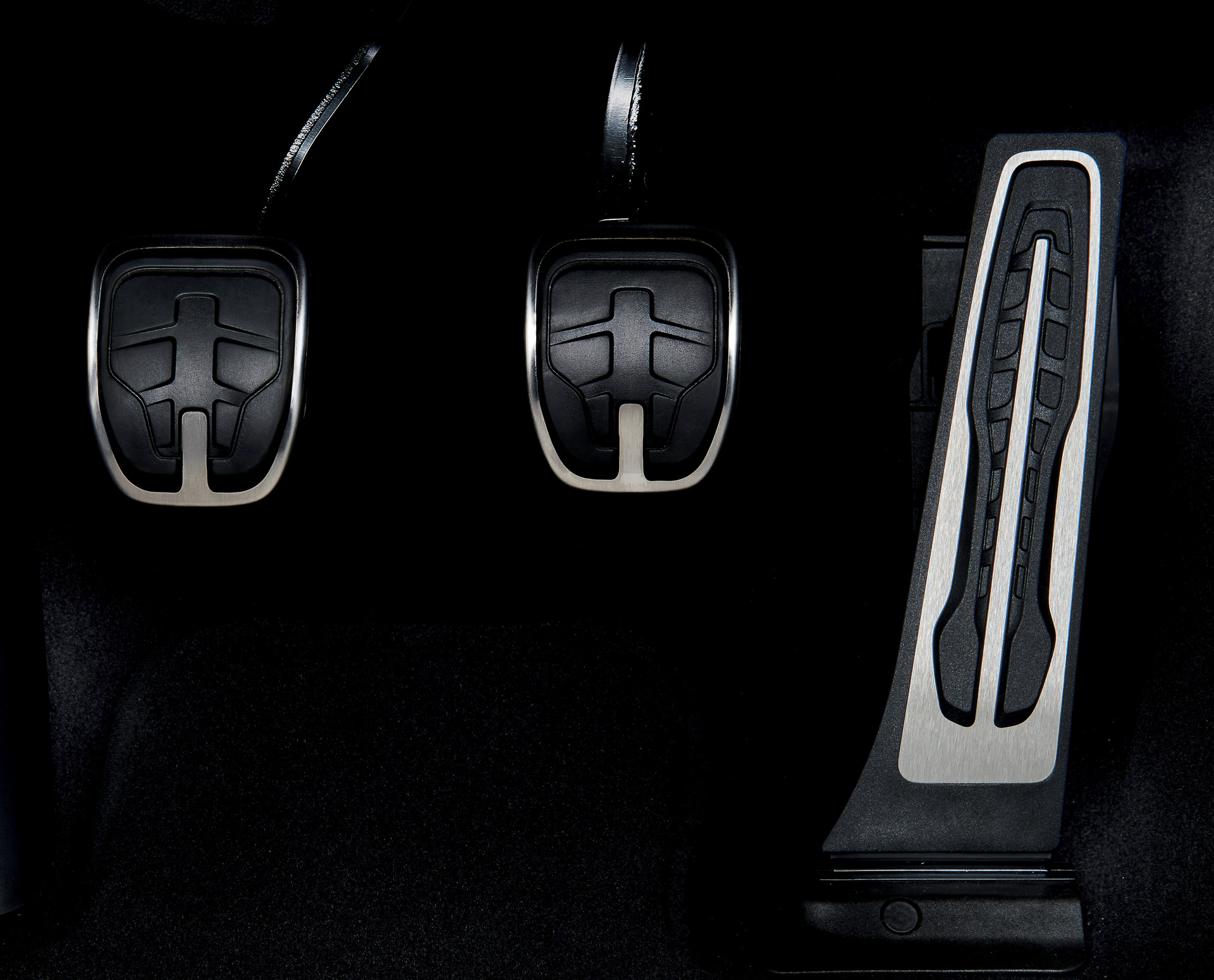 6速MTモデルのペダルまわり