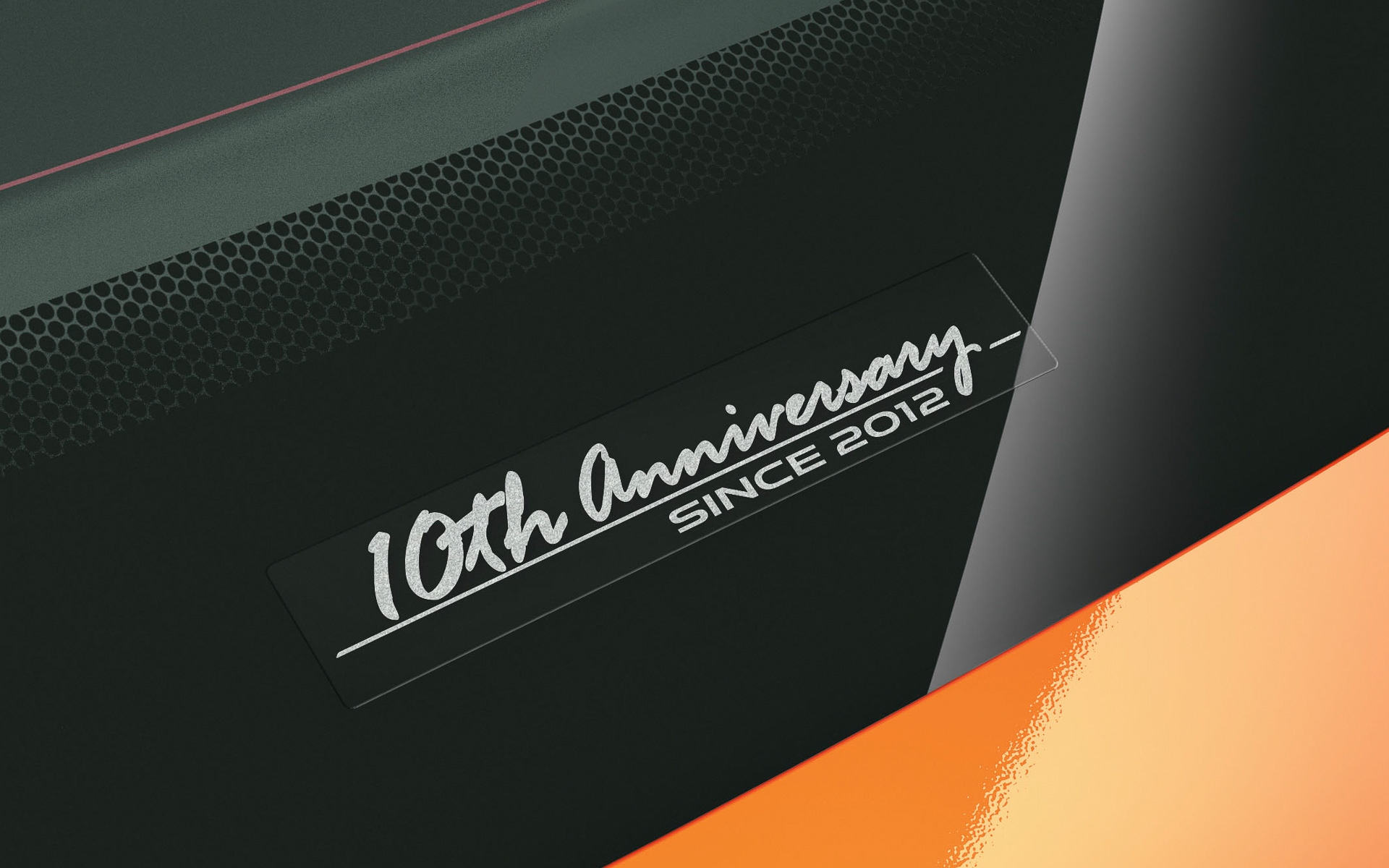 バックガラスの「10周年記念ステッカー」